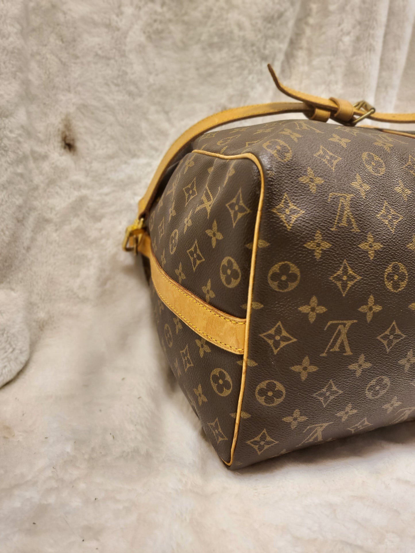 Authentic pre-owned Louis Vuitton Keepall 50 bandoliere travel duffel bag