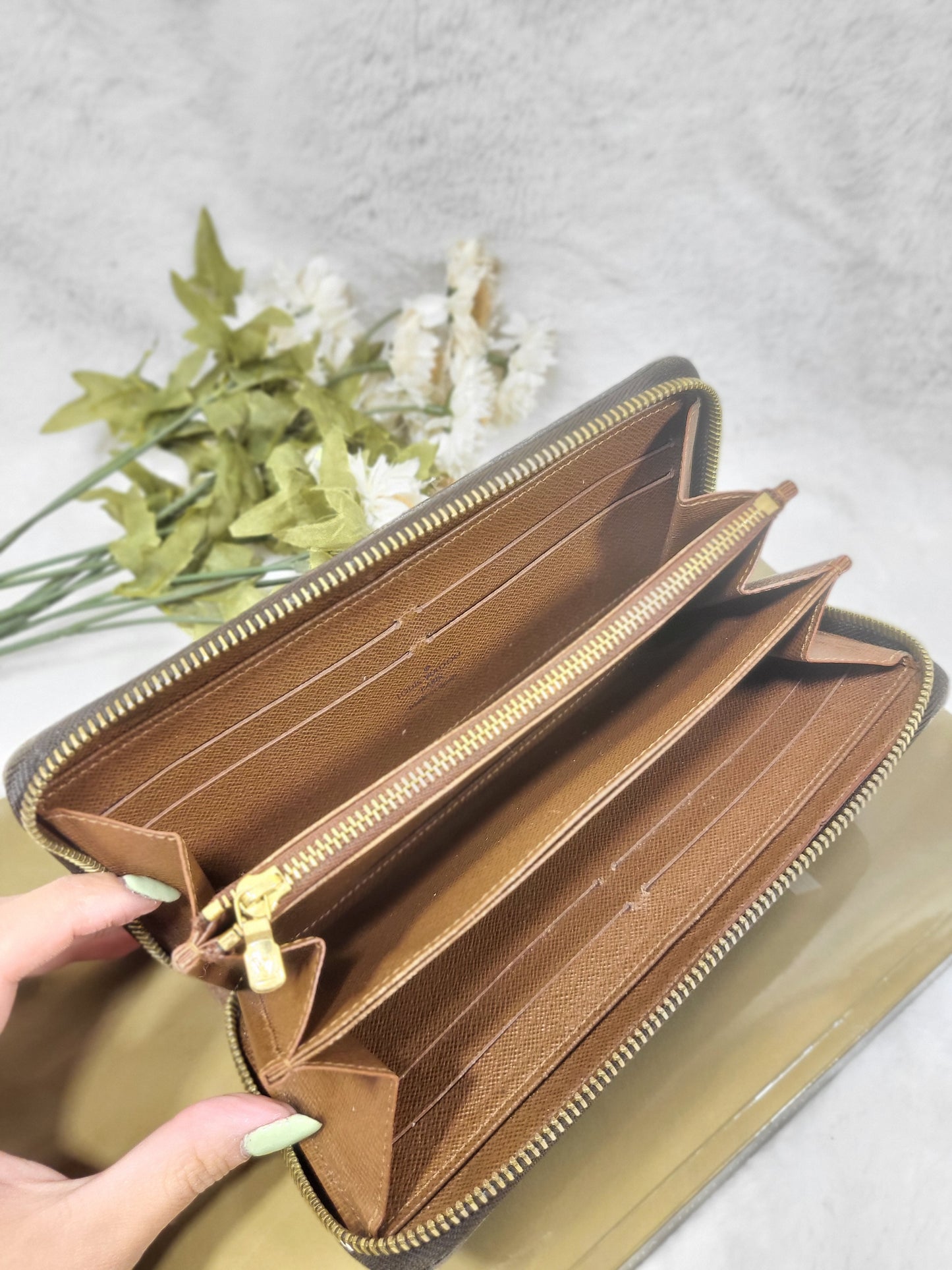 Authentic pre-owned Louis Vuitton zippy wallet