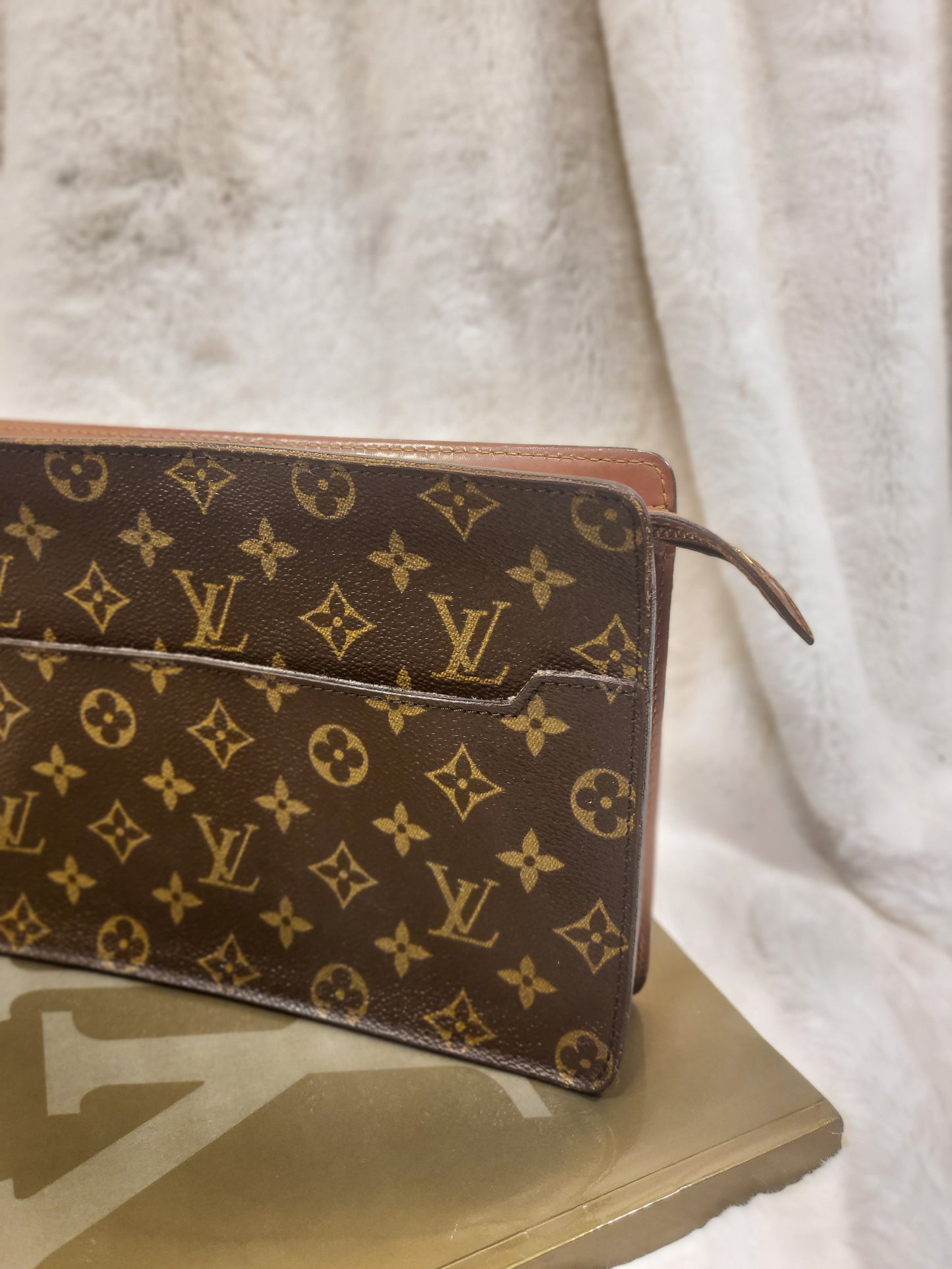 Authentic pre-owned Louis Vuitton Pochette Homme clutch