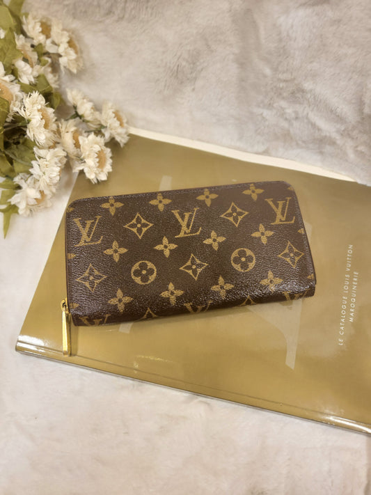 Authentic pre-owned Louis Vuitton Zippy wallet monogram
