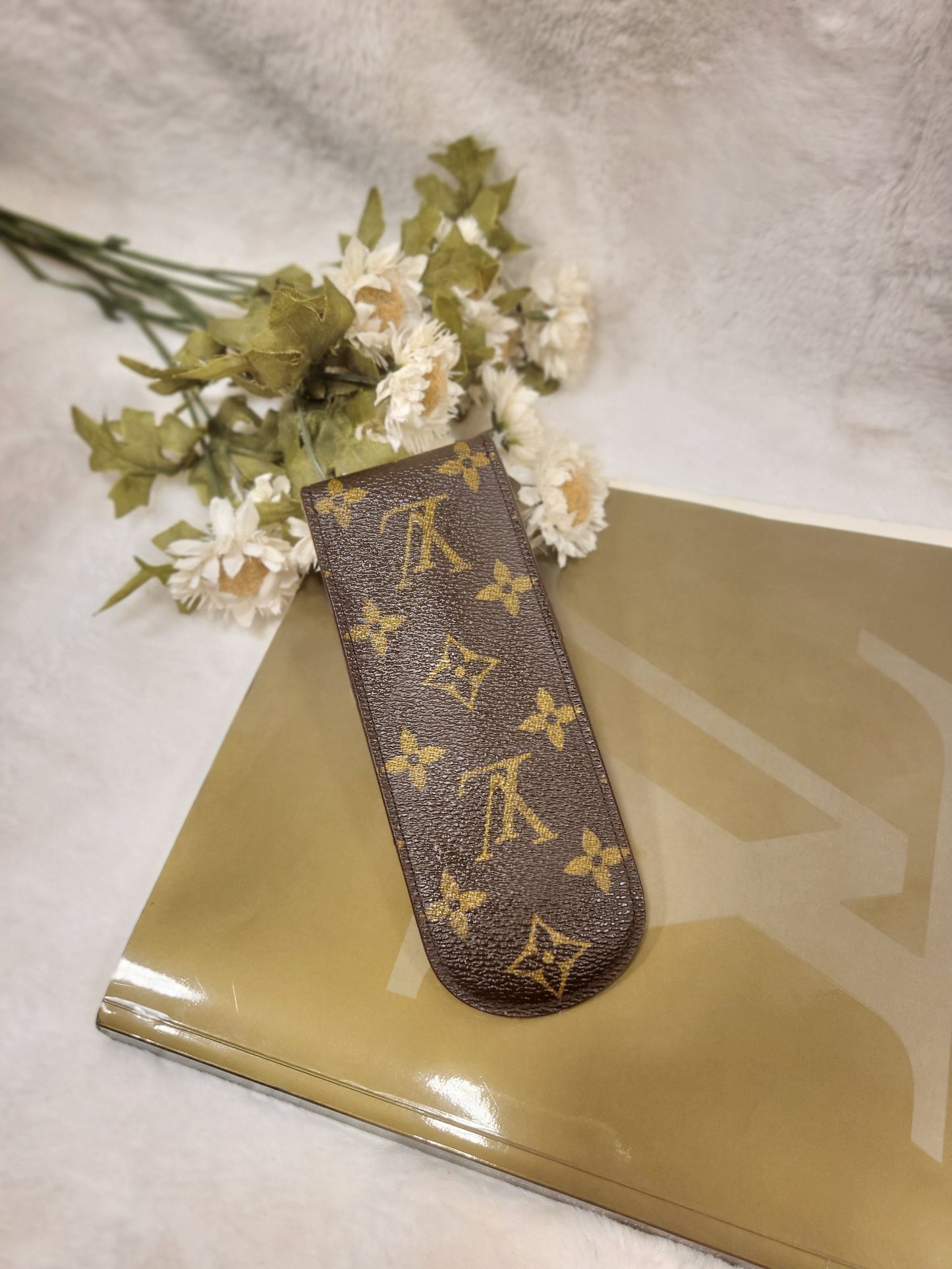 Authentic pre-owned Louis Vuitton pen/glasses holder