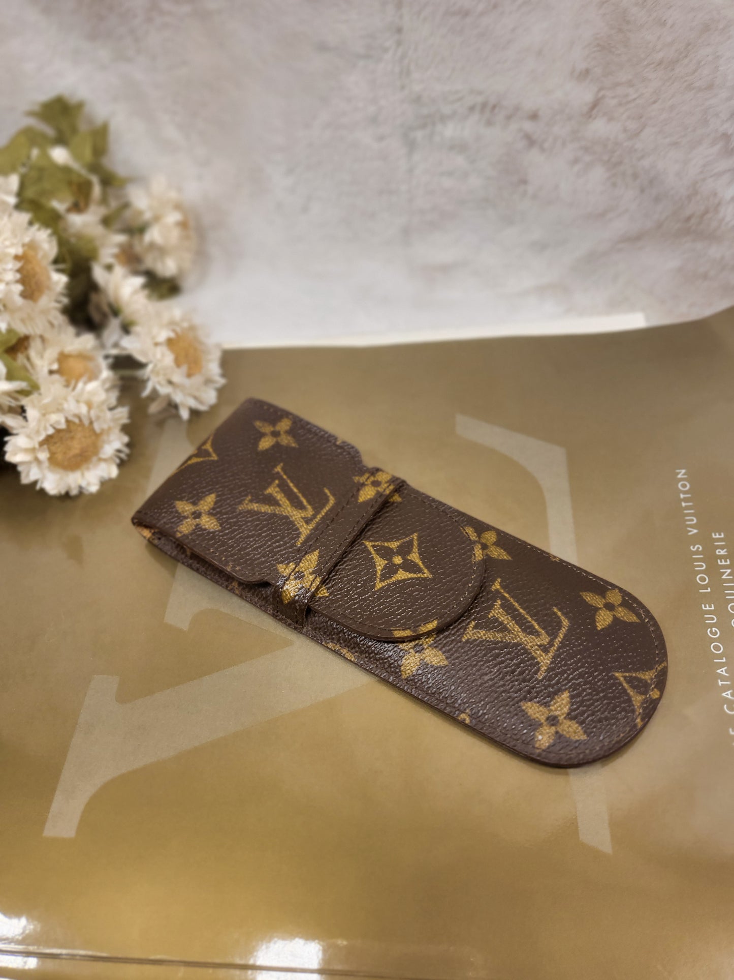Authentic pre-owned Louis Vuitton pen/glasses holder