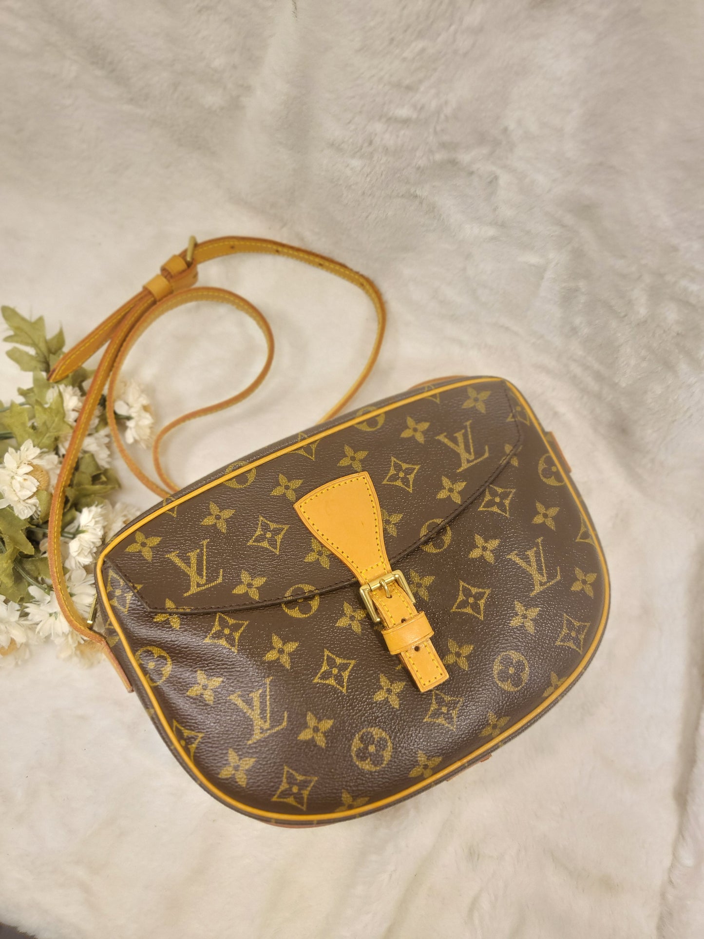 Authentic pre-owned Louis Vuitton Jeune Fille mm crossbody shoulder bag