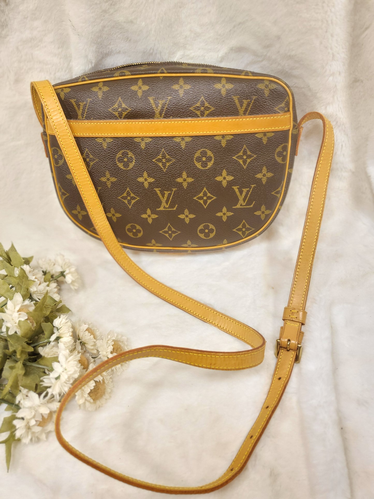 Authentic pre-owned Louis Vuitton Jeune Fille mm crossbody shoulder bag
