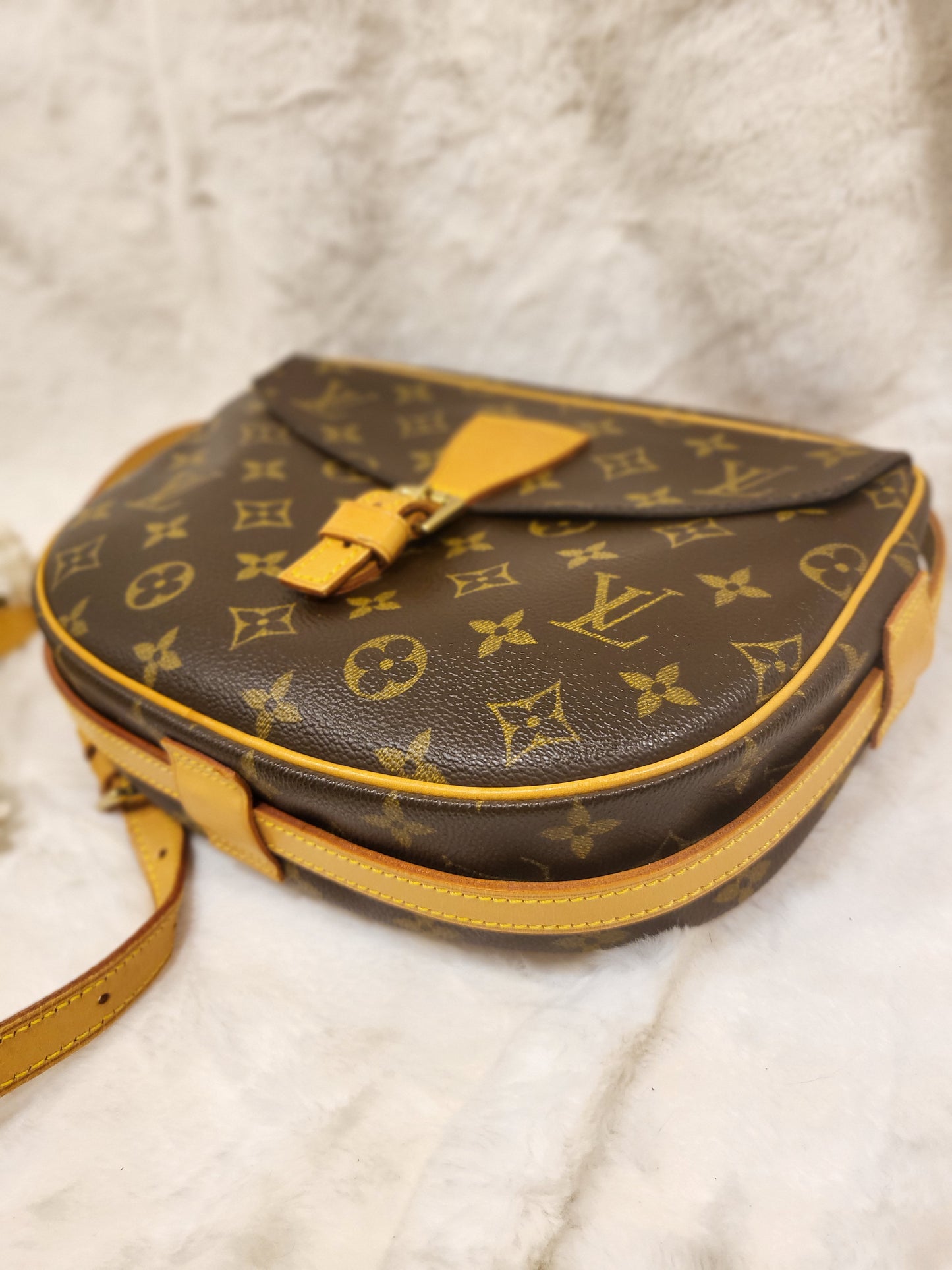 Authentic pre-owned Louis Vuitton Jeune Fille mm crossbody shoulder bag