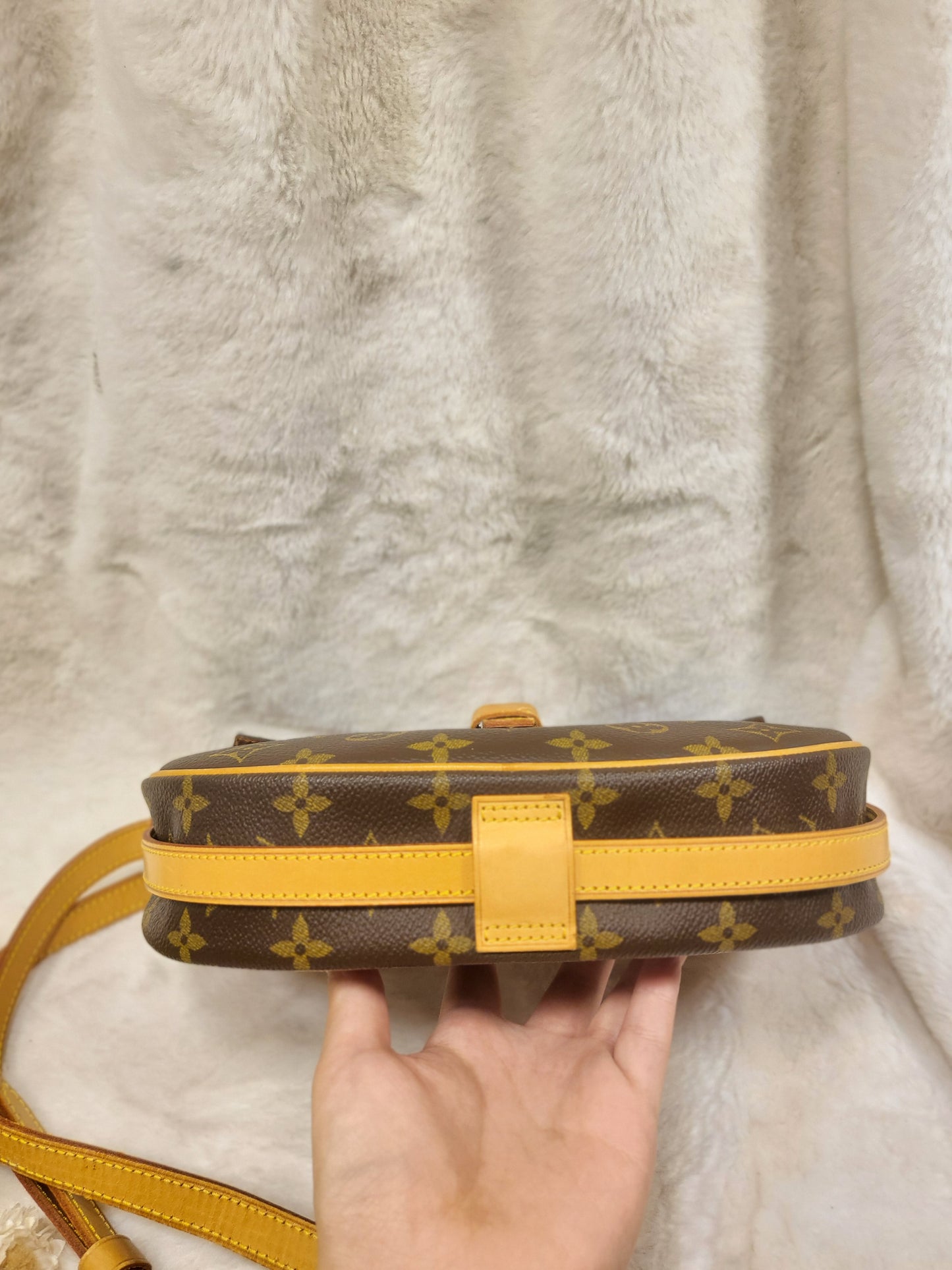 Authentic pre-owned Louis Vuitton Jeune Fille mm crossbody shoulder bag