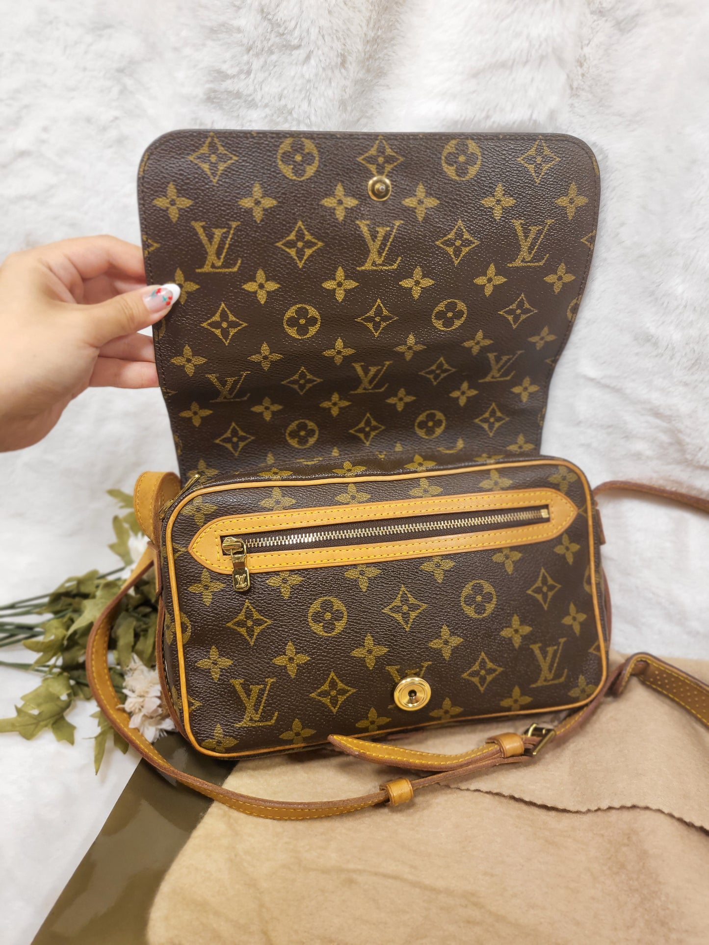 Authentic pre-owned Louis Vuitton Saint Germain 23 crossbody shoulder bag