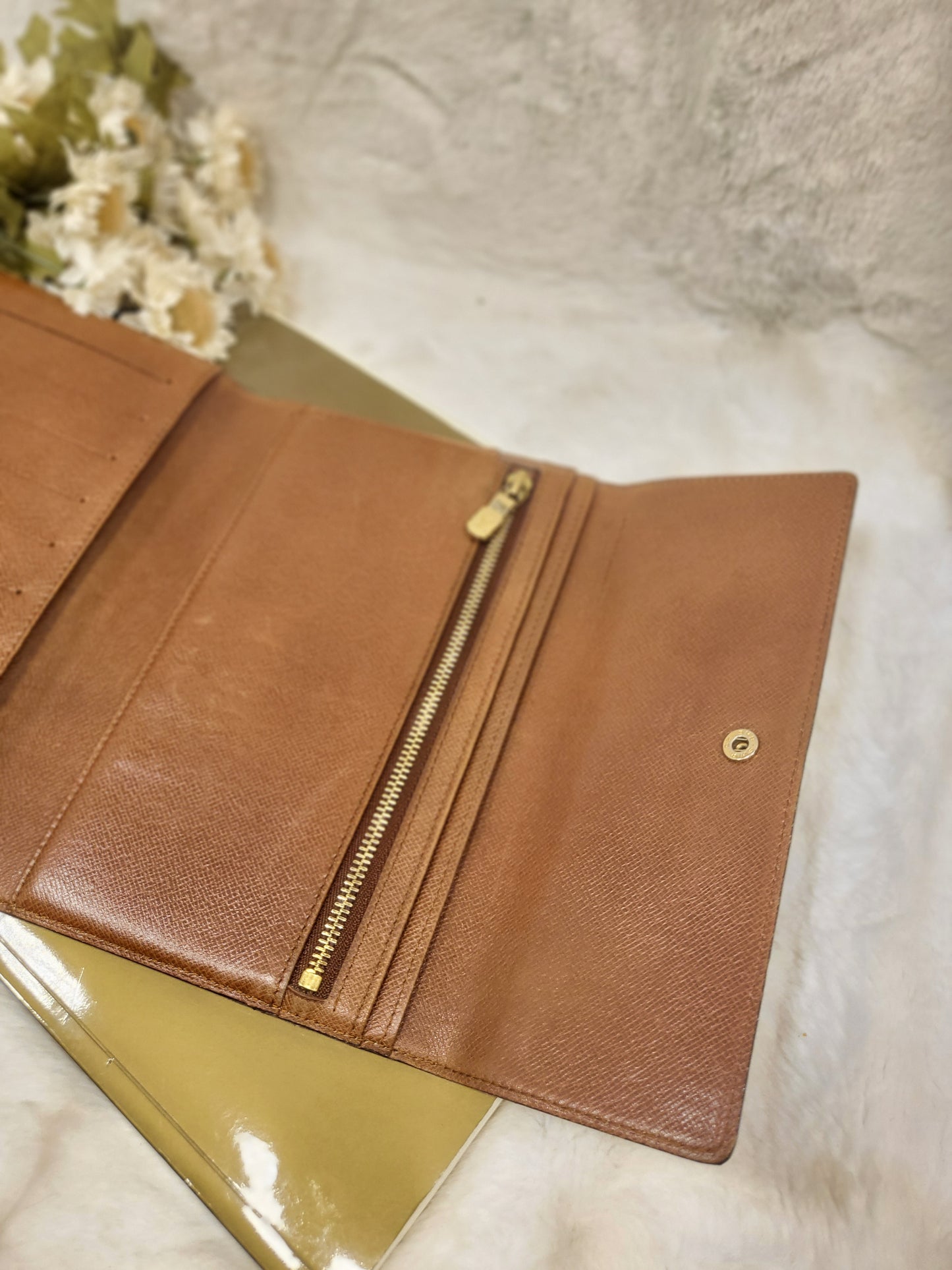 Authentic pre-owned Louis Vuitton Pochette passport waller