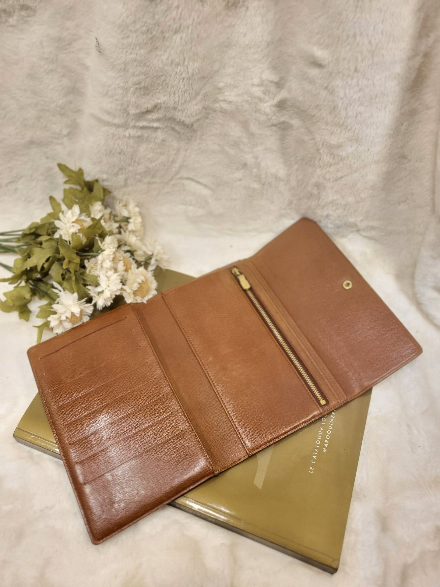 Authentic pre-owned Louis Vuitton Pochette passport waller