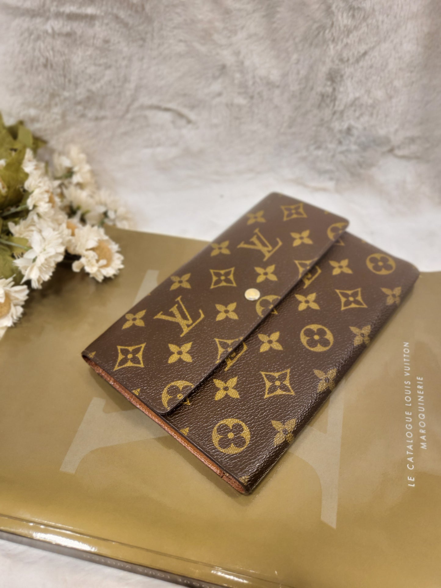 Authentic pre-owned Louis Vuitton Pochette passport waller