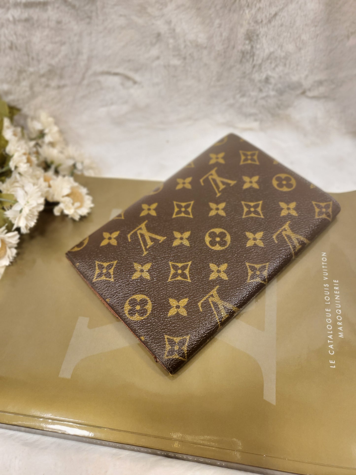 Authentic pre-owned Louis Vuitton Pochette passport waller