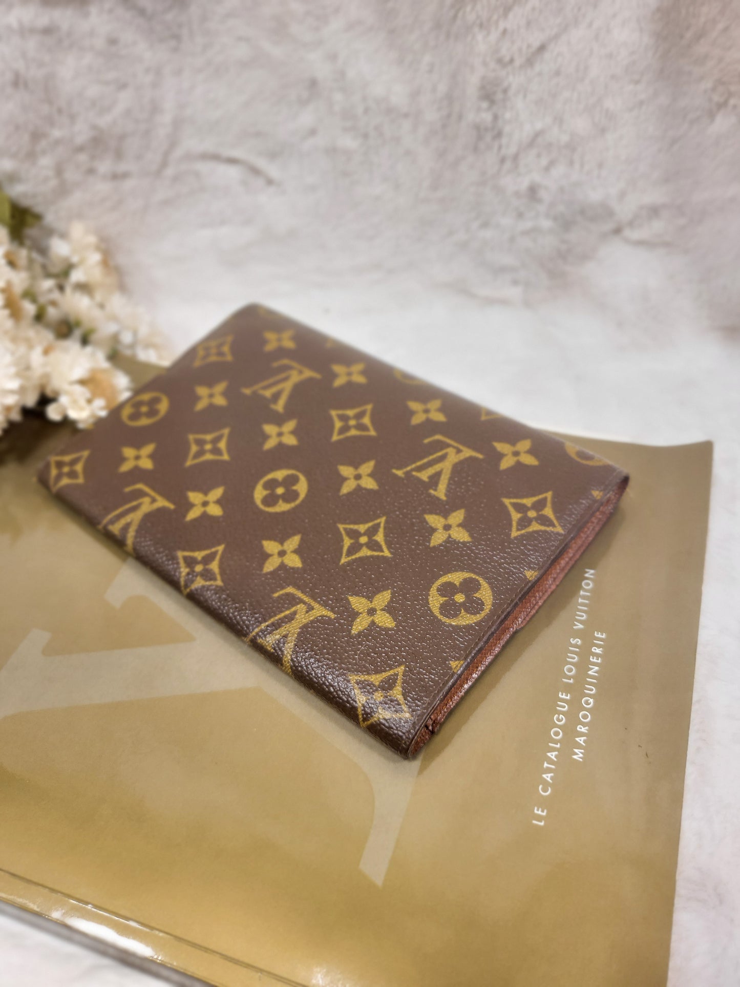 Authentic pre-owned Louis Vuitton Pochette passport waller