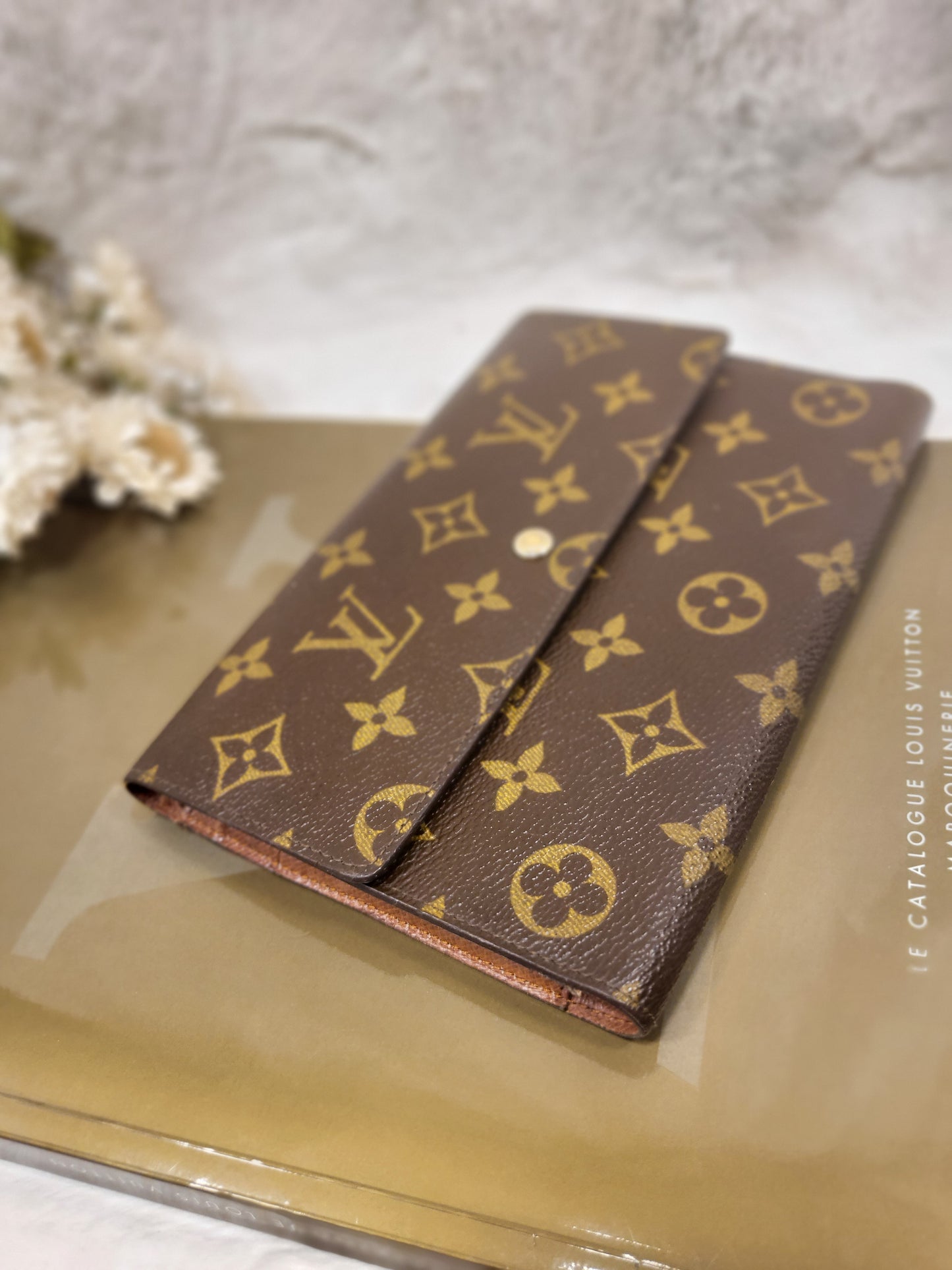 Authentic pre-owned Louis Vuitton Pochette passport waller