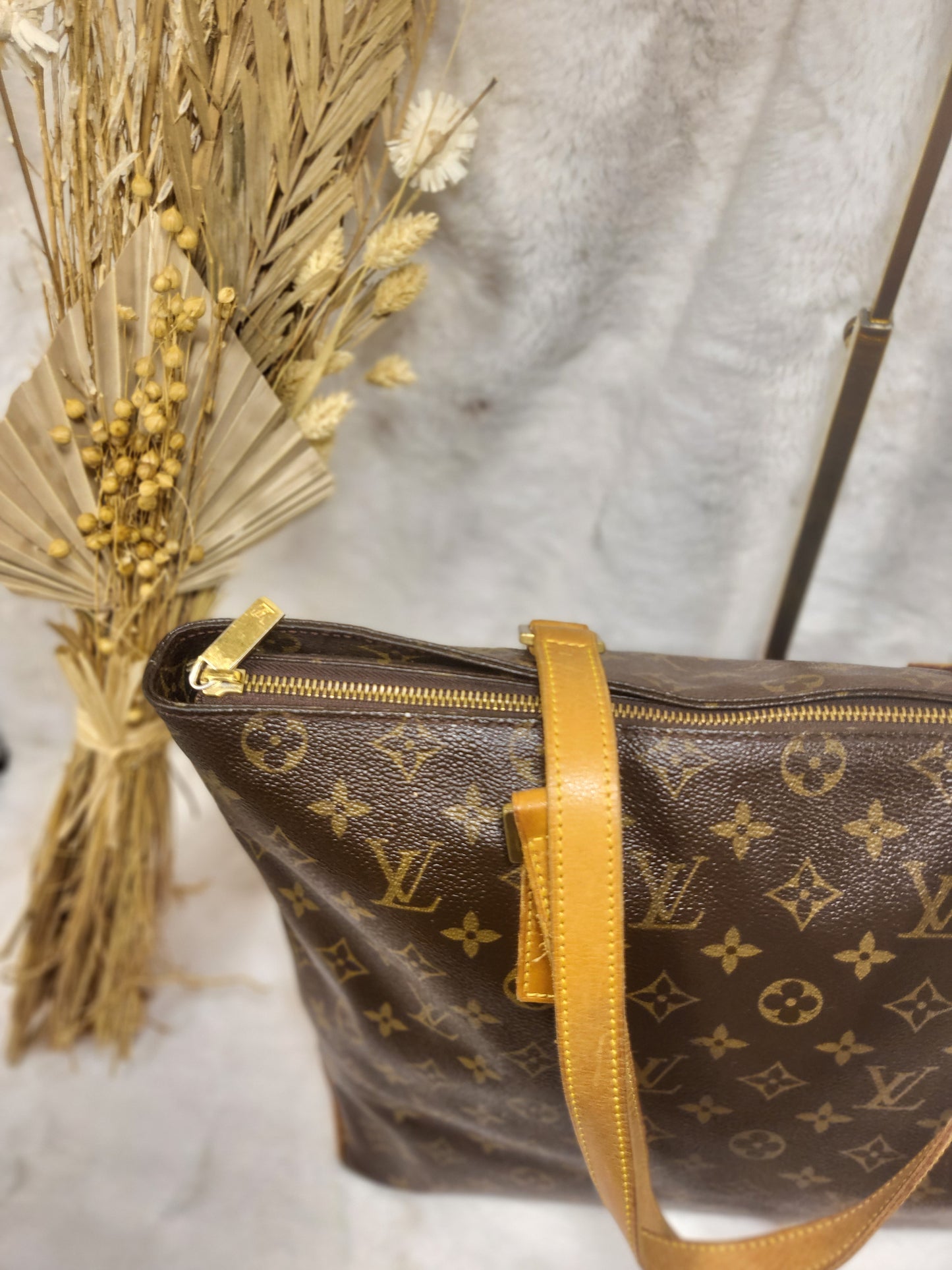 Authentic pre-owned Louis Vuitton Cabas Mezzo shoulder tote bag