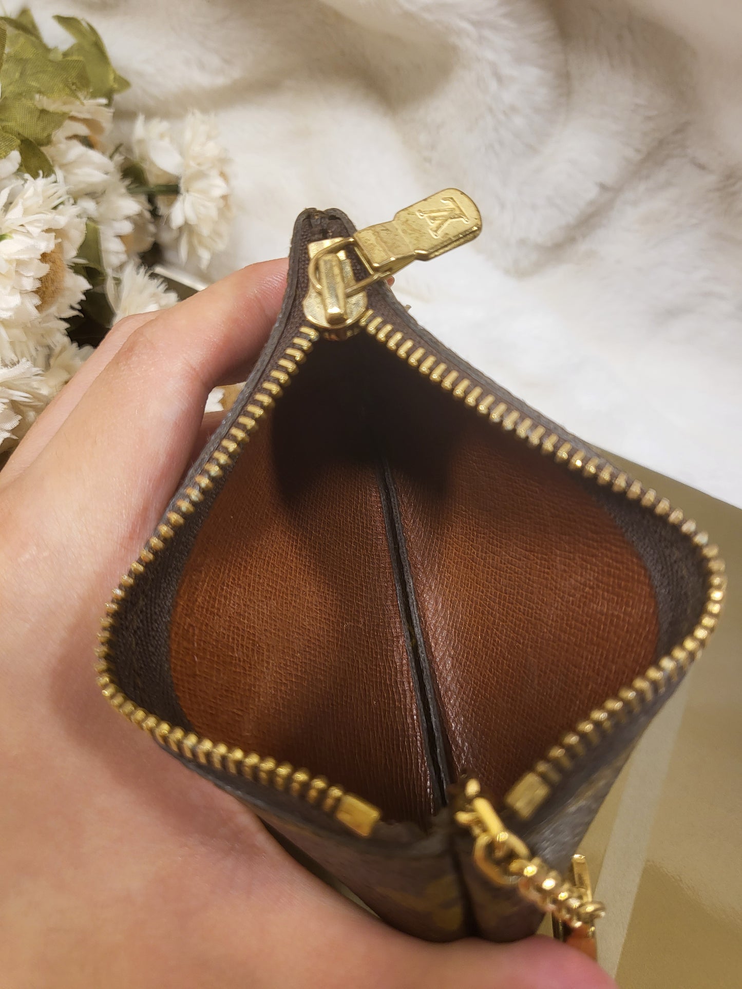 Authentic pre-owned Louis Vuitton Key cle pouch
