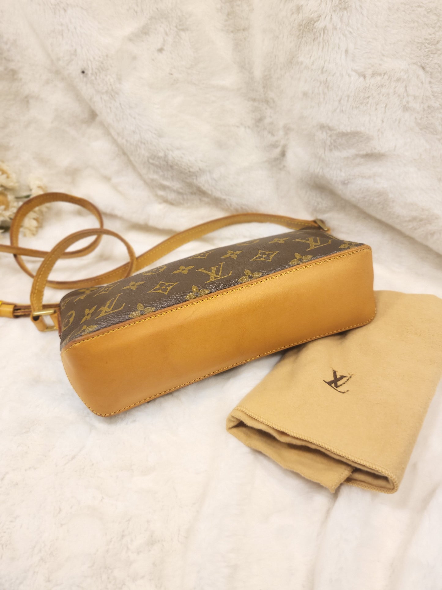 Authentic pre-owned Louis Vuitton Trotteur crossbody shoulder bag