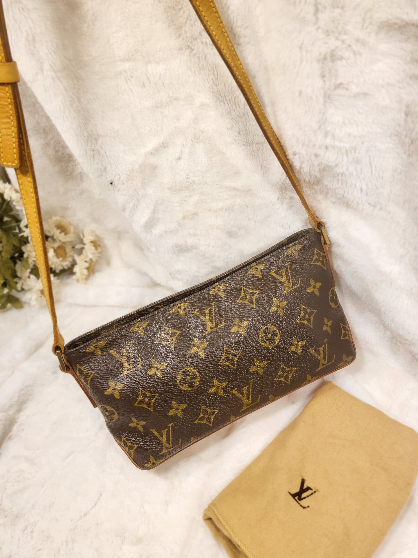 Authentic pre-owned Louis Vuitton Trotteur crossbody shoulder bag