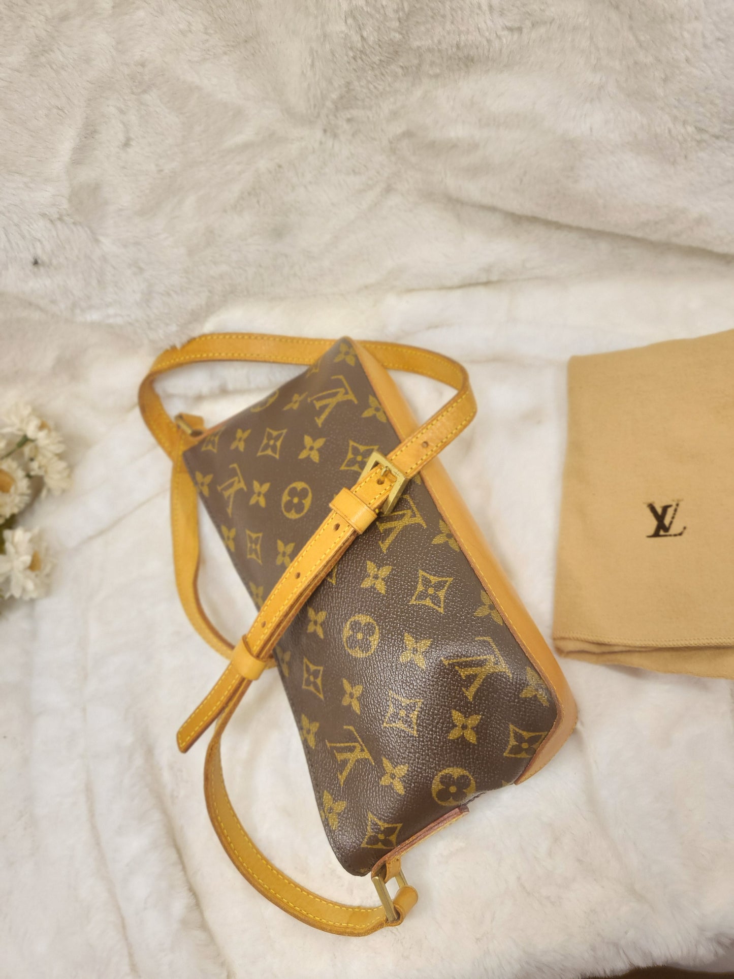 Authentic pre-owned Louis Vuitton Trotteur crossbody shoulder bag