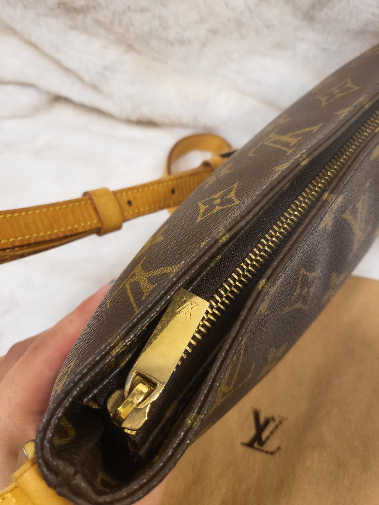 Authentic pre-owned Louis Vuitton Trotteur crossbody shoulder bag