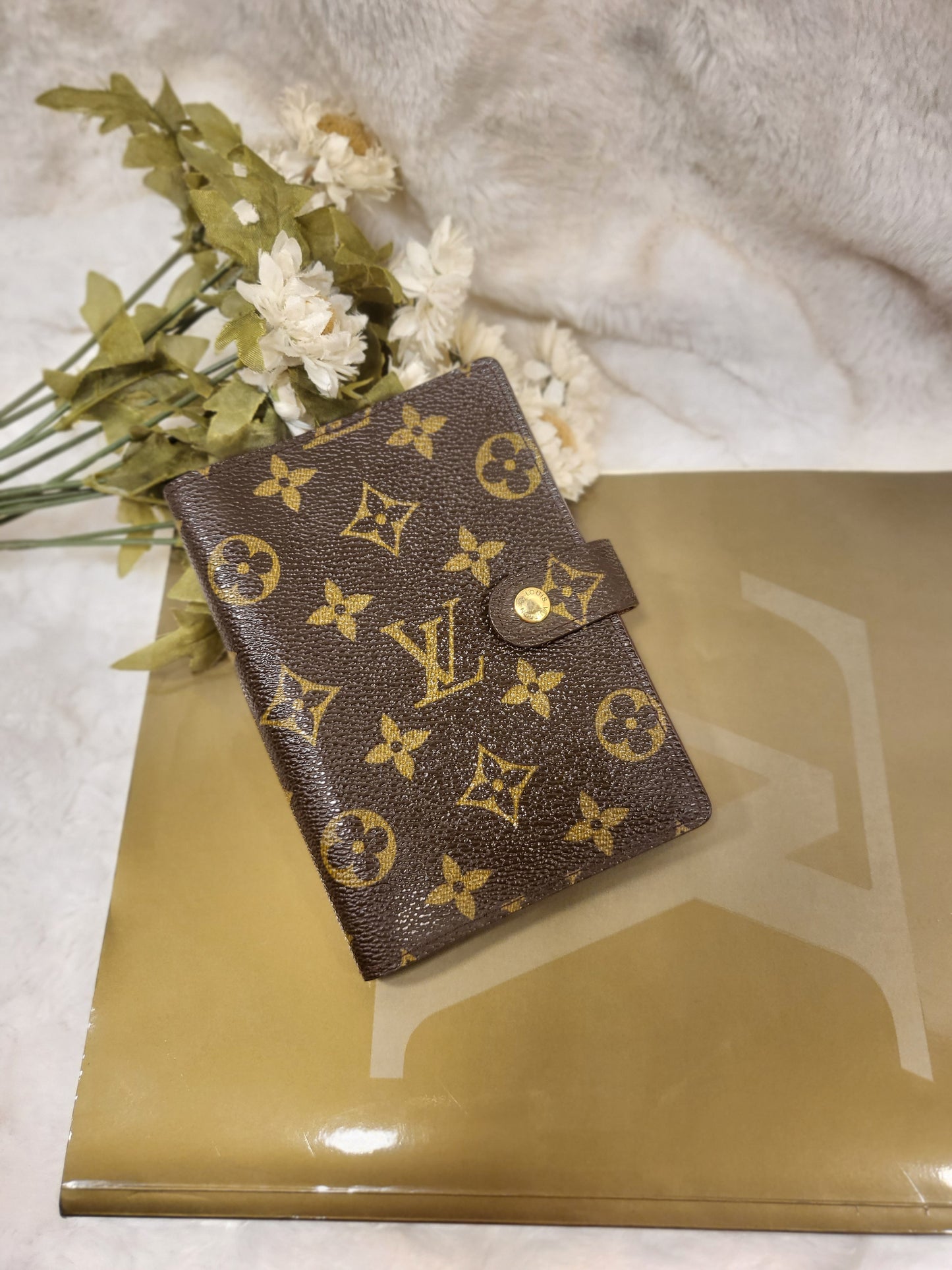 Authentic pre-owned Louis Vuitton agenda pm