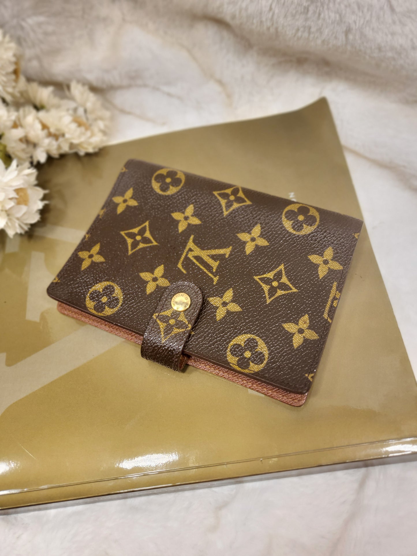 Authentic pre-owned Louis Vuitton agenda pm