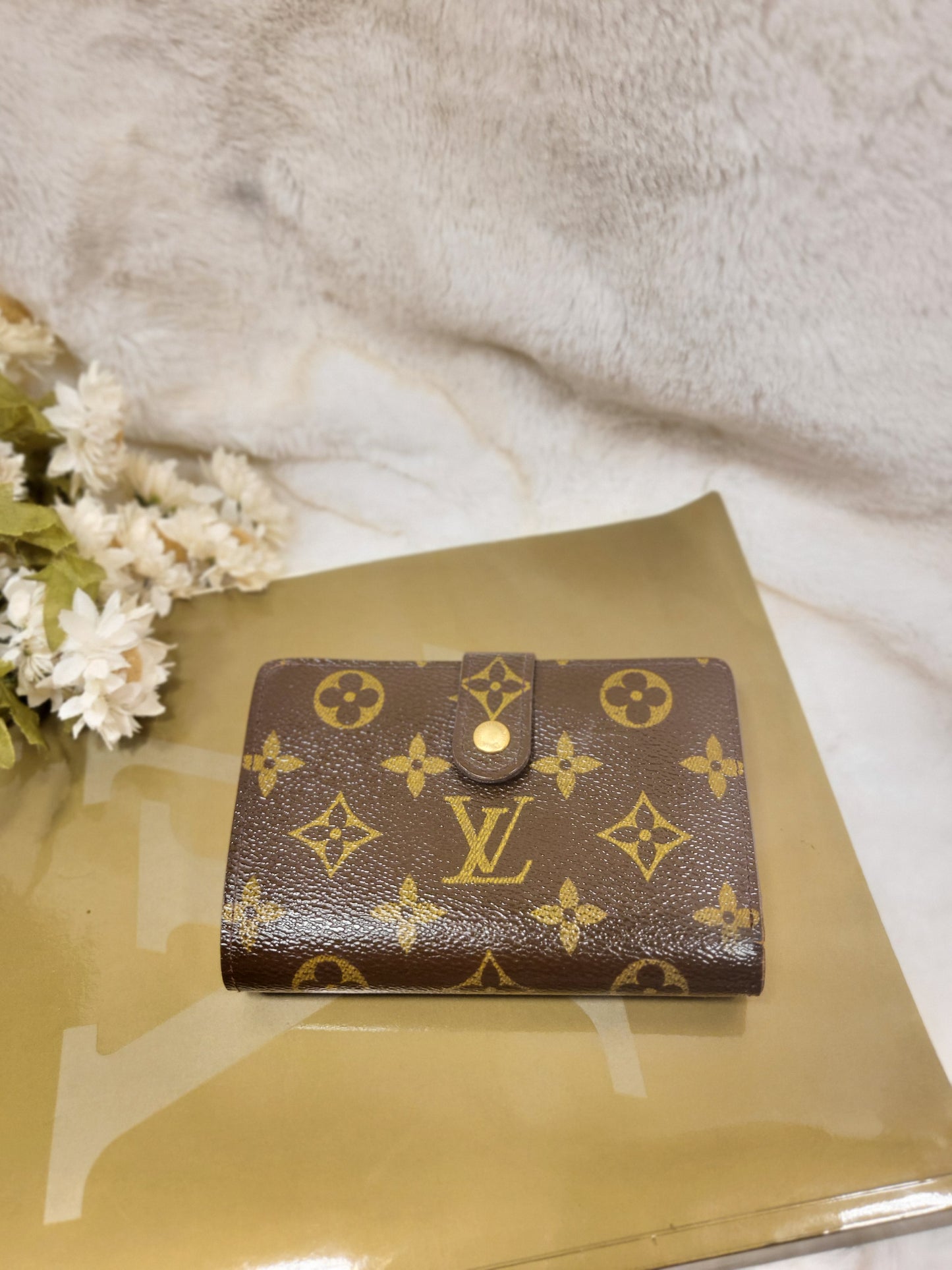 Authentic pre-owned Louis Vuitton kisslock wallet