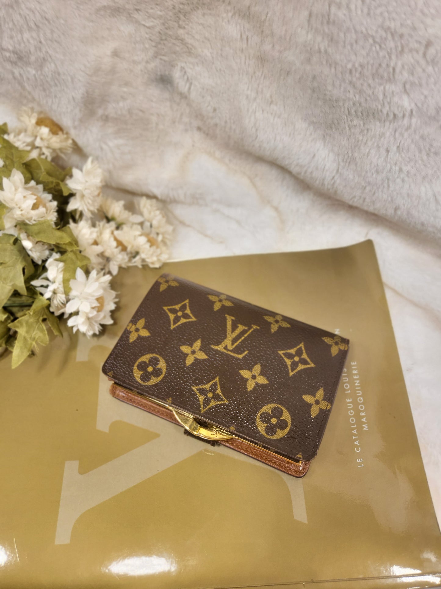Authentic pre-owned Louis Vuitton kisslock wallet