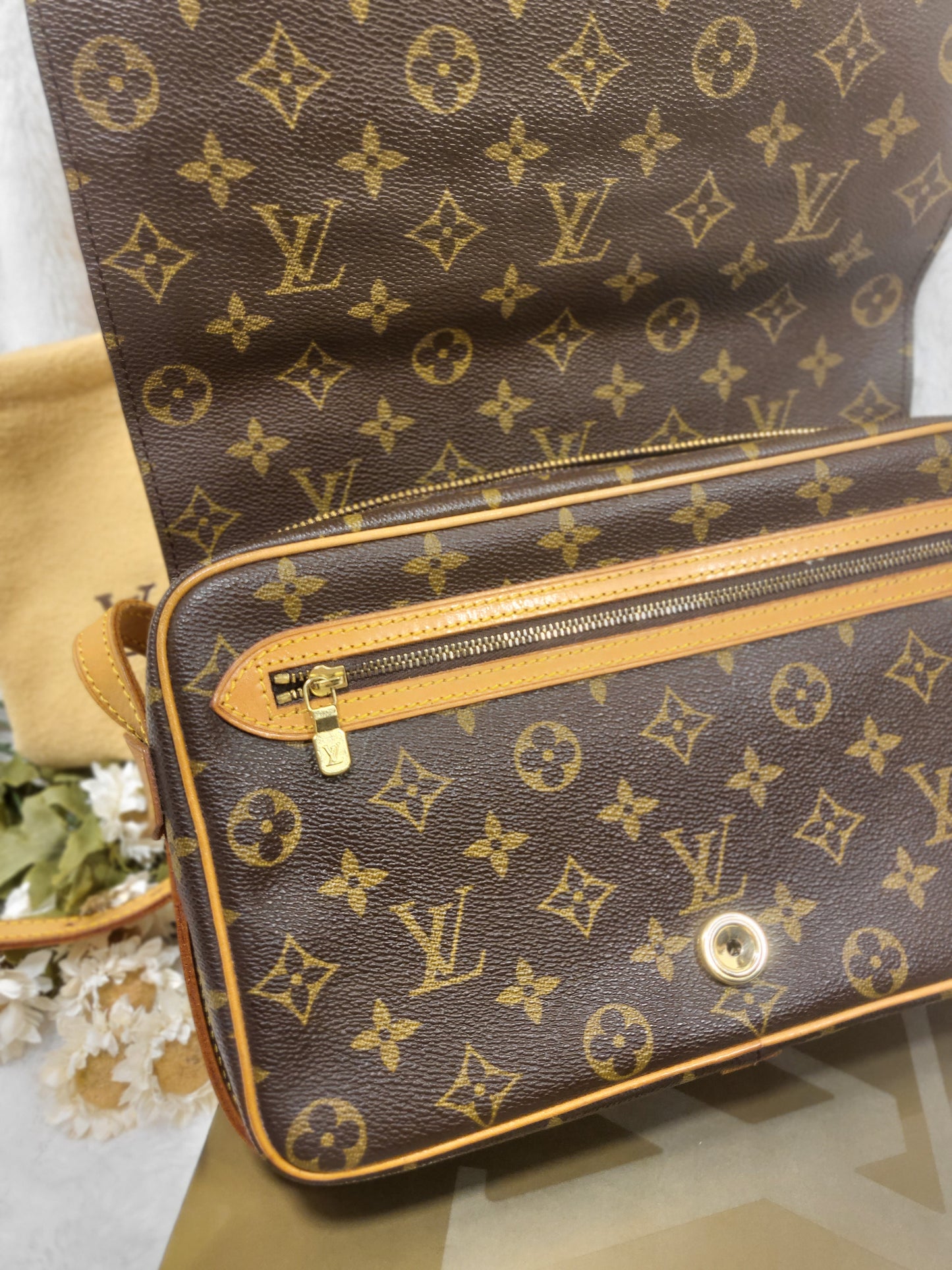 Authentic pre-owned Louis Vuitton Saint Germain 28 crossbody shoulder bag