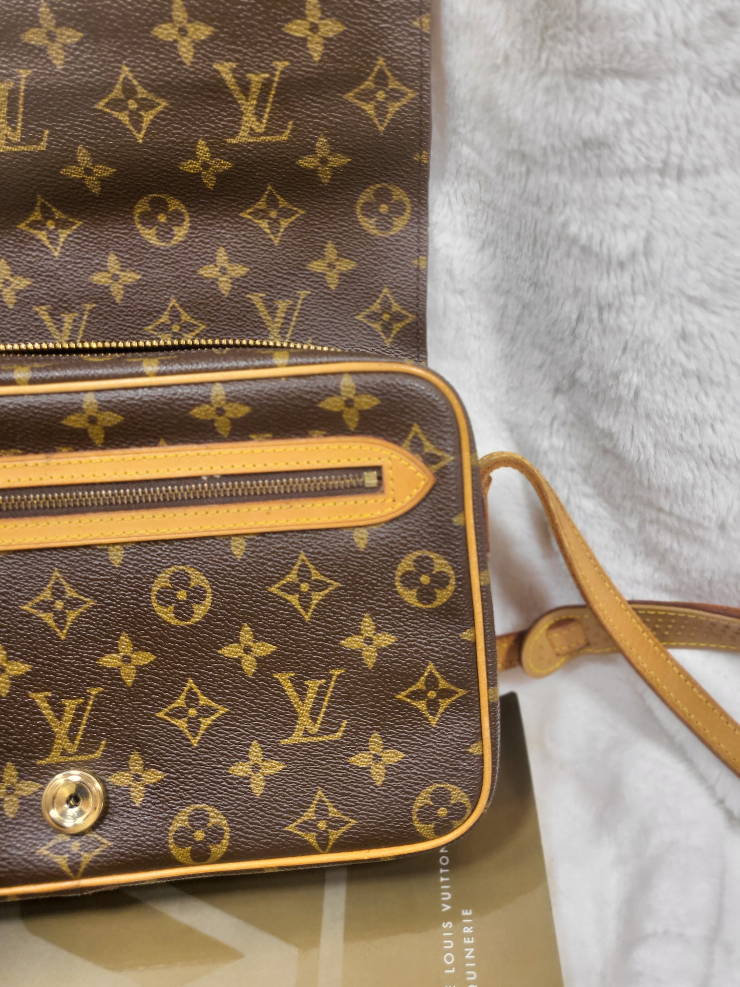 Authentic pre-owned Louis Vuitton Saint Germain 28 crossbody shoulder bag