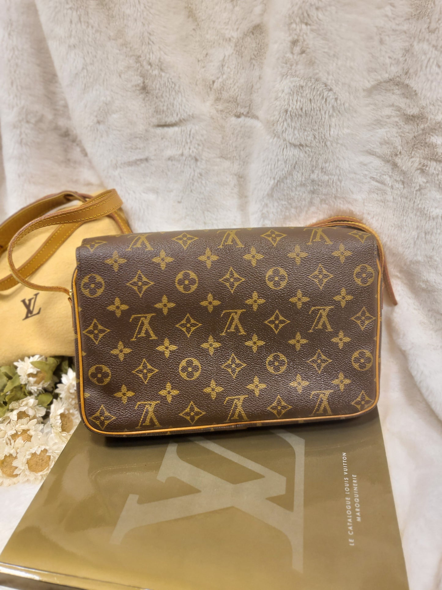 Authentic pre-owned Louis Vuitton Saint Germain 28 crossbody shoulder bag