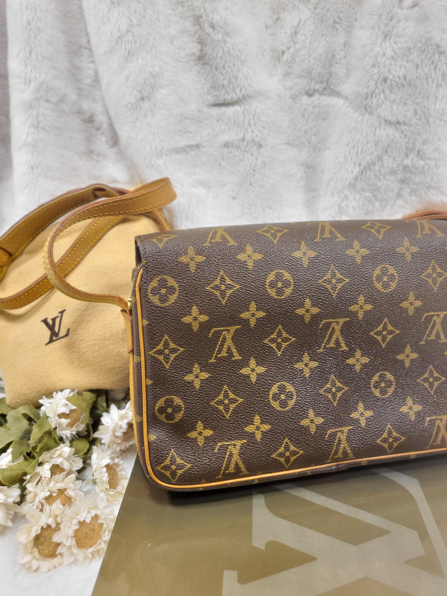 Authentic pre-owned Louis Vuitton Saint Germain 28 crossbody shoulder bag