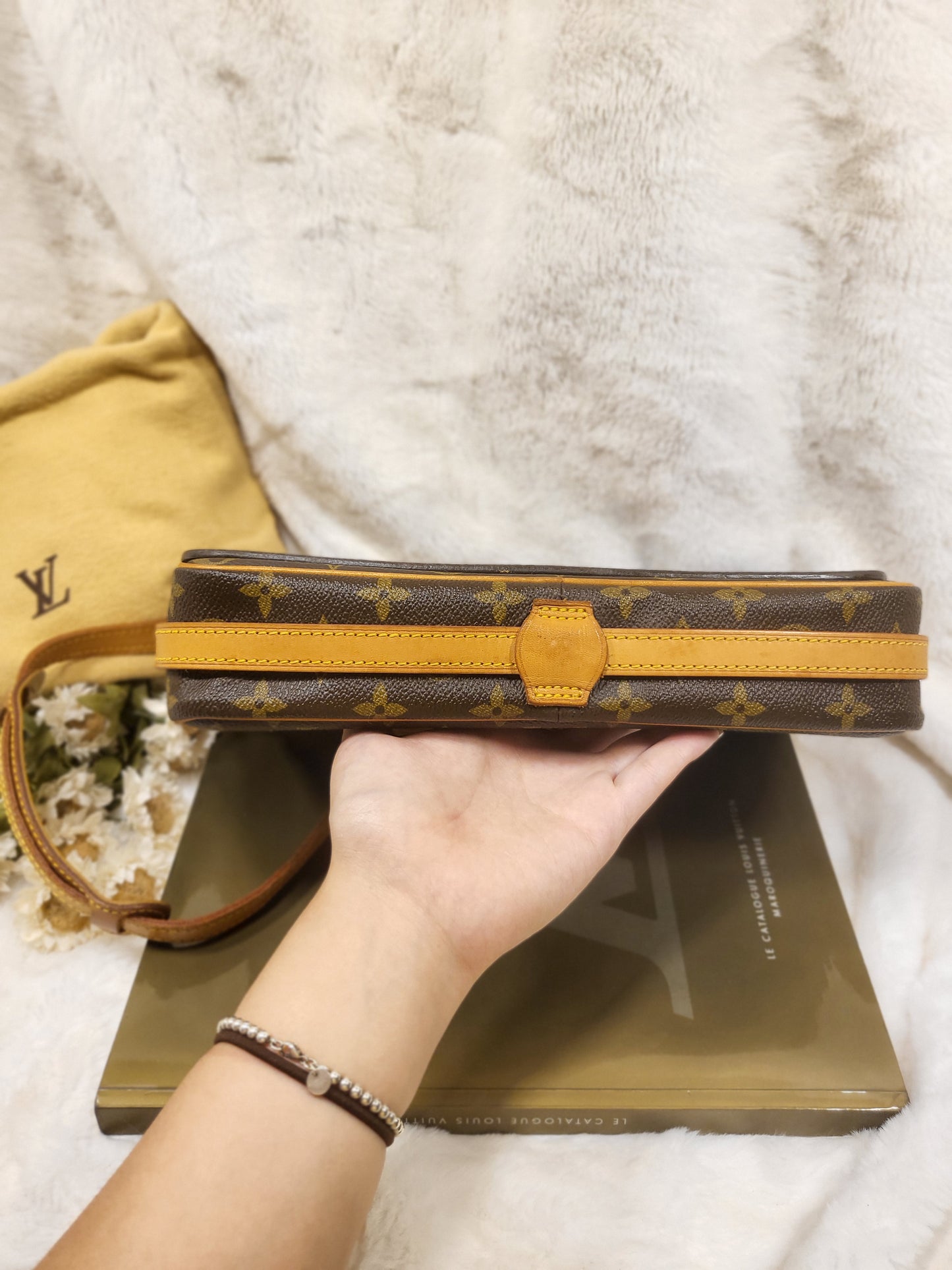 Authentic pre-owned Louis Vuitton Saint Germain 28 crossbody shoulder bag