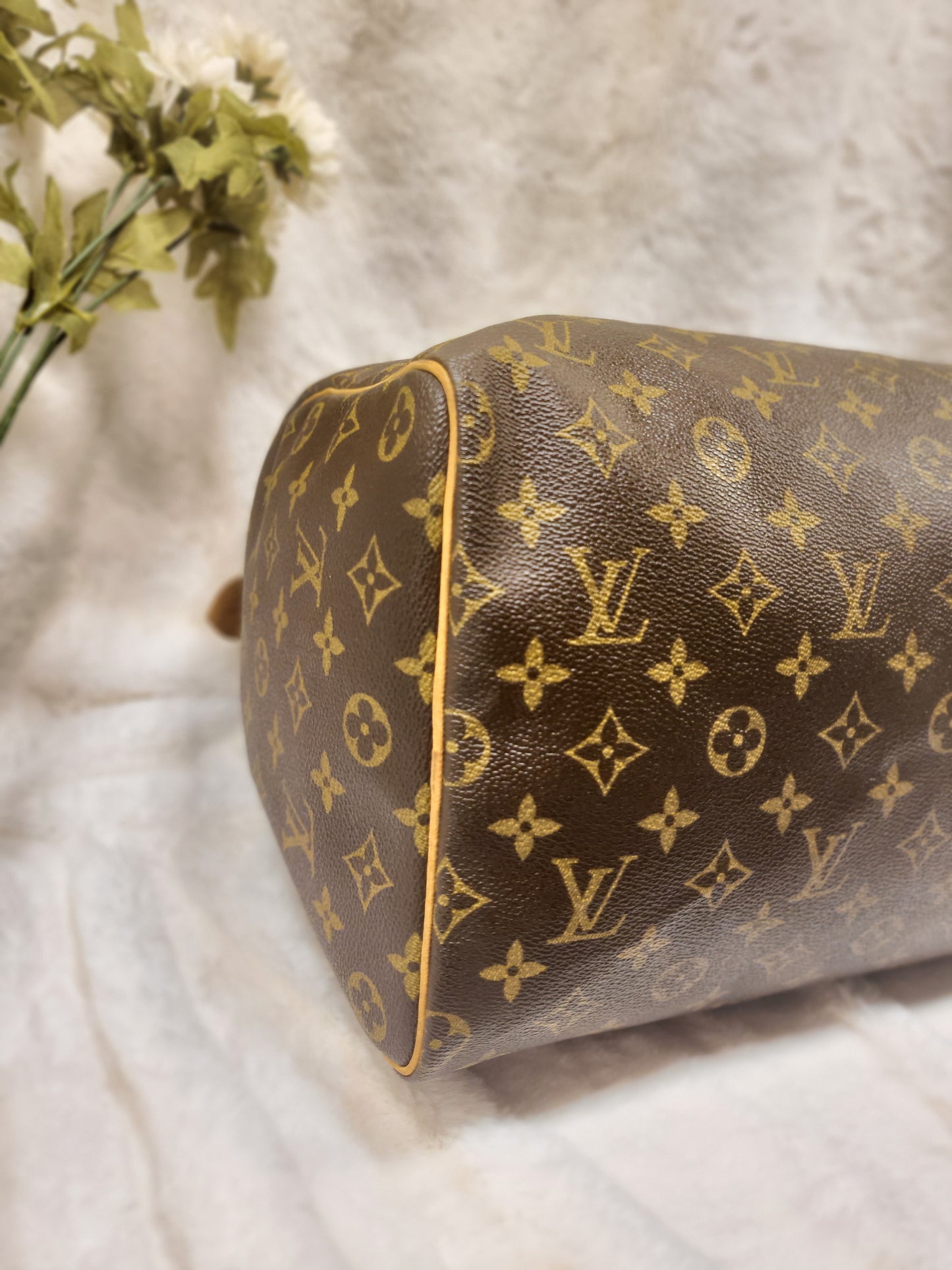 Authentic pre-owned Louis Vuitton speedy 40