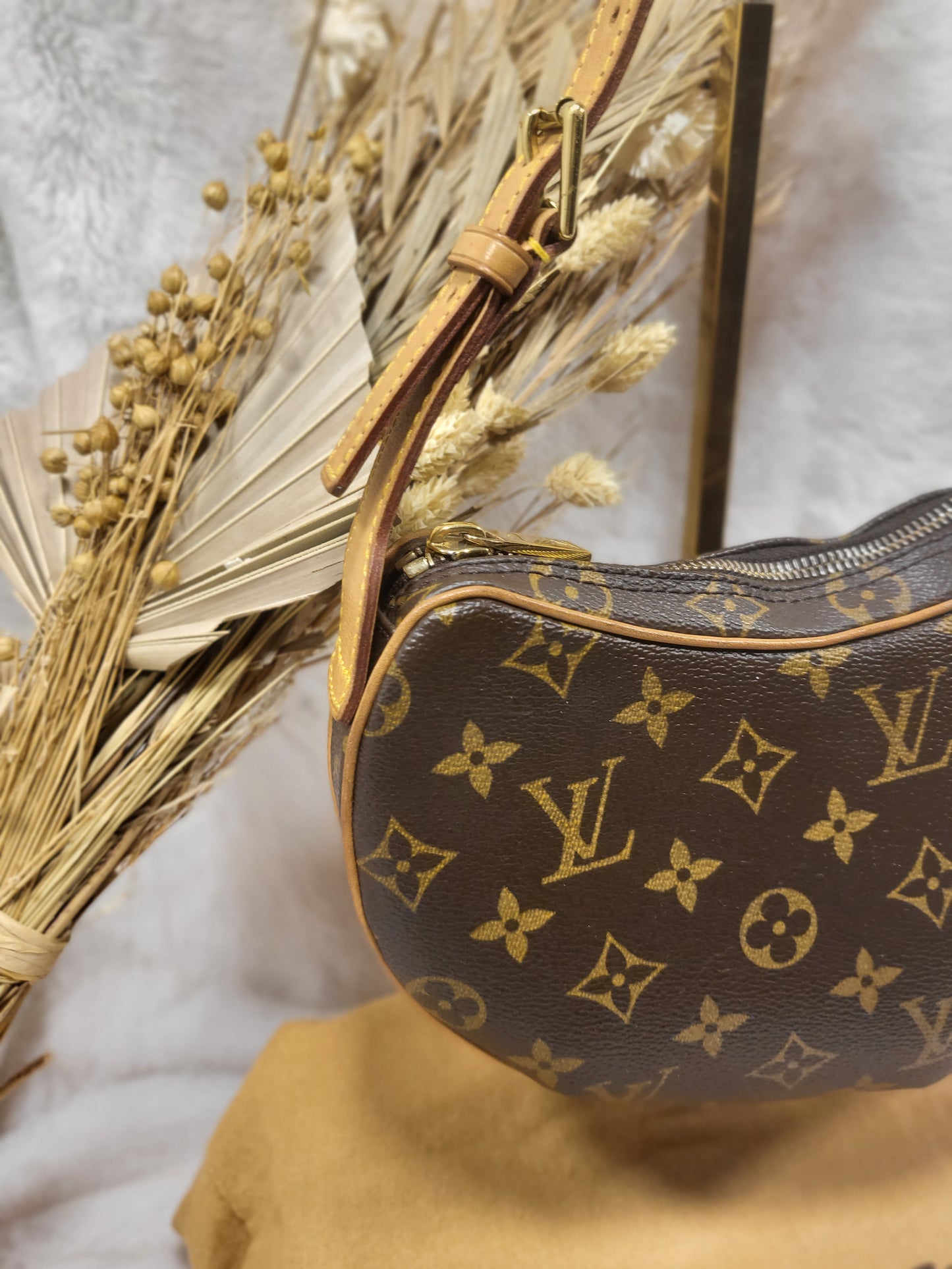 Authentic pre-owned Louis Vuitton Croissant pm