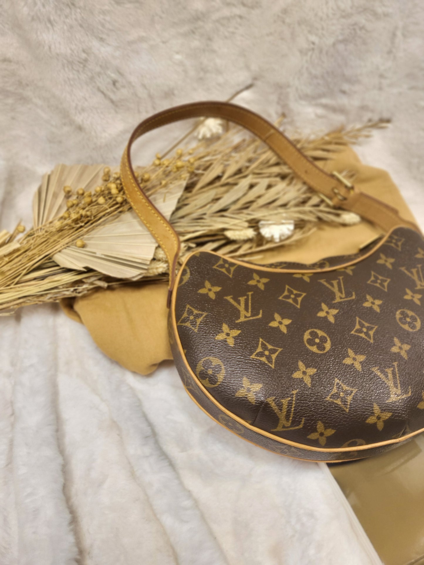 Authentic pre-owned Louis Vuitton Croissant pm