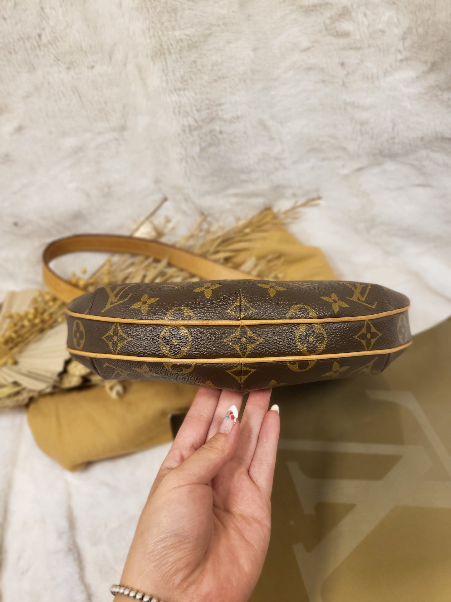 Authentic pre-owned Louis Vuitton Croissant pm