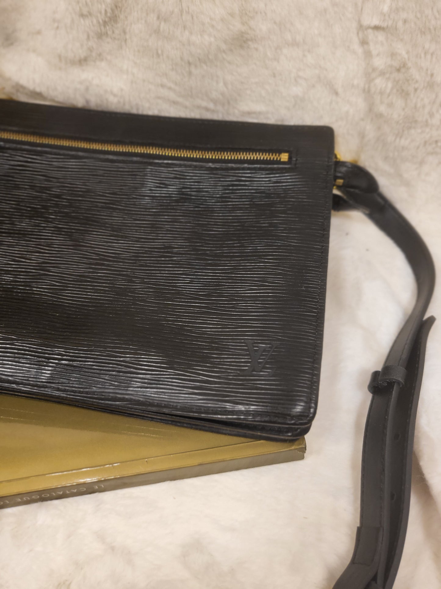 Authentic pre-owned Louis Vuitton Enghien epi noir crossbody shoulder bag