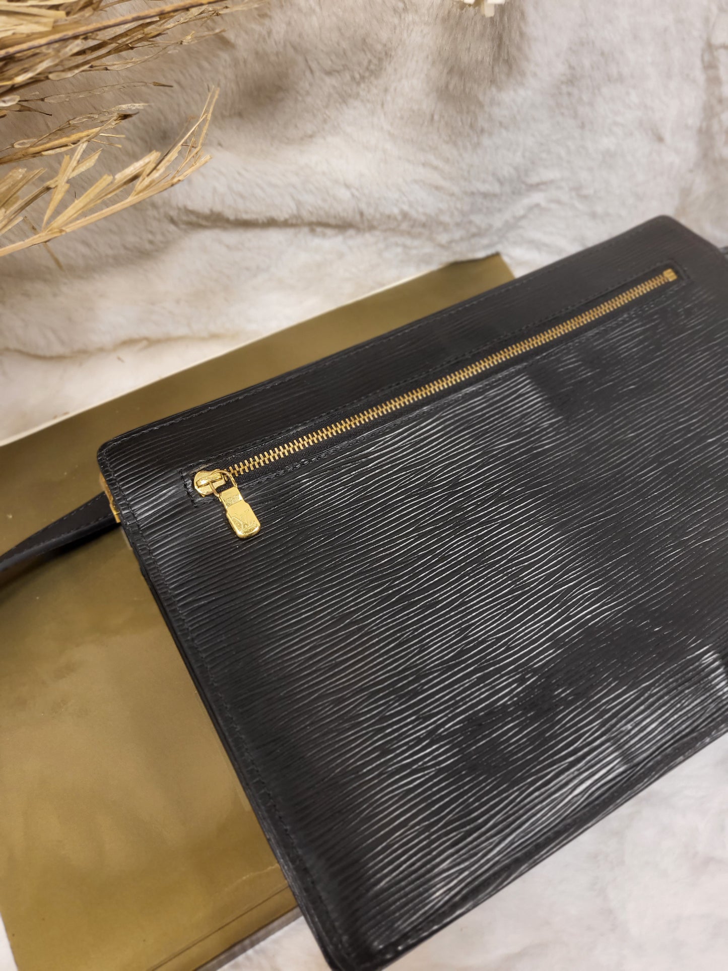 Authentic pre-owned Louis Vuitton Enghien epi noir crossbody shoulder bag