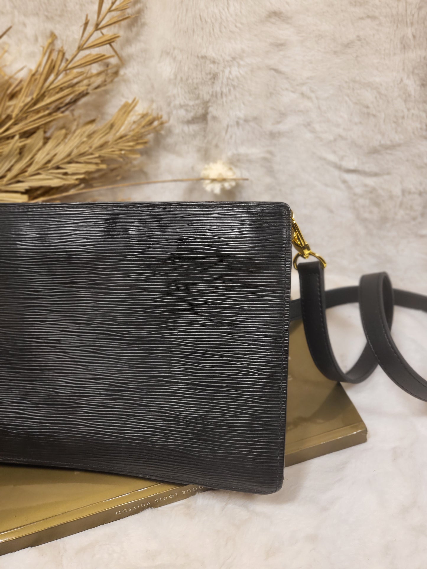 Authentic pre-owned Louis Vuitton Enghien epi noir crossbody shoulder bag