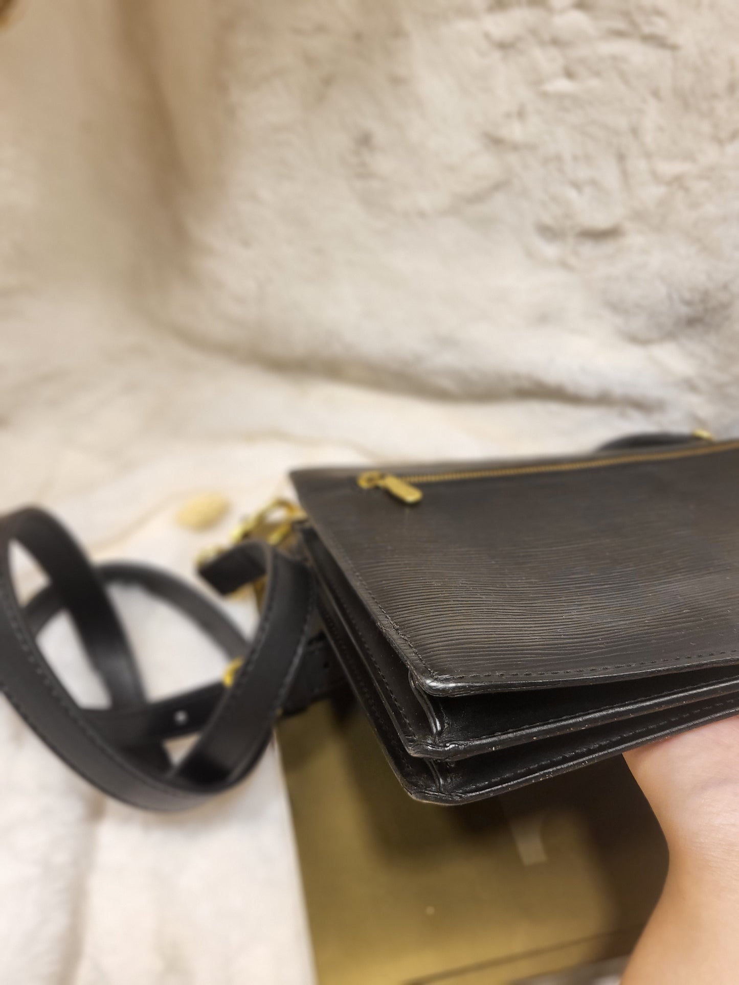 Authentic pre-owned Louis Vuitton Enghien epi noir crossbody shoulder bag