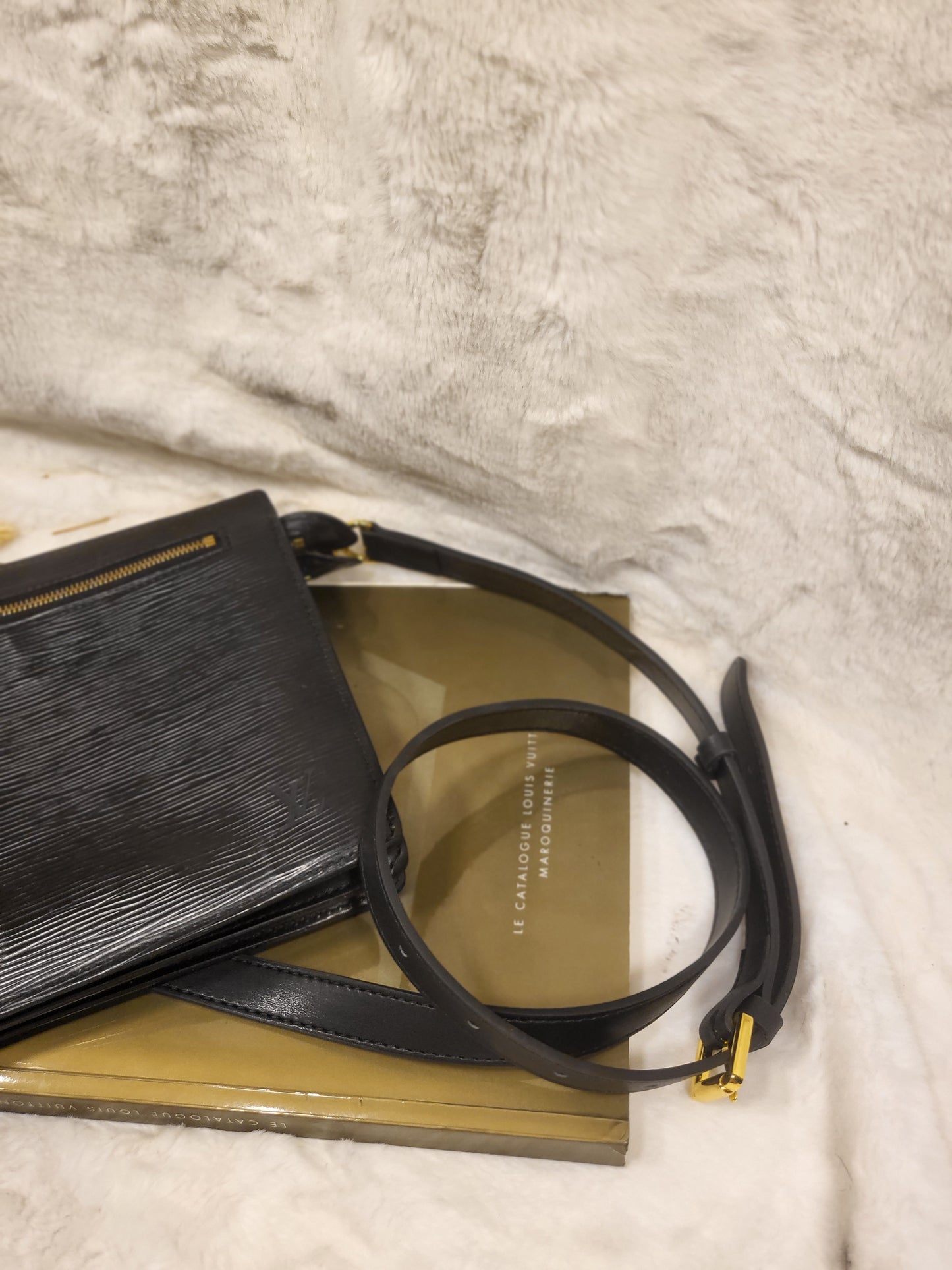 Authentic pre-owned Louis Vuitton Enghien epi noir crossbody shoulder bag
