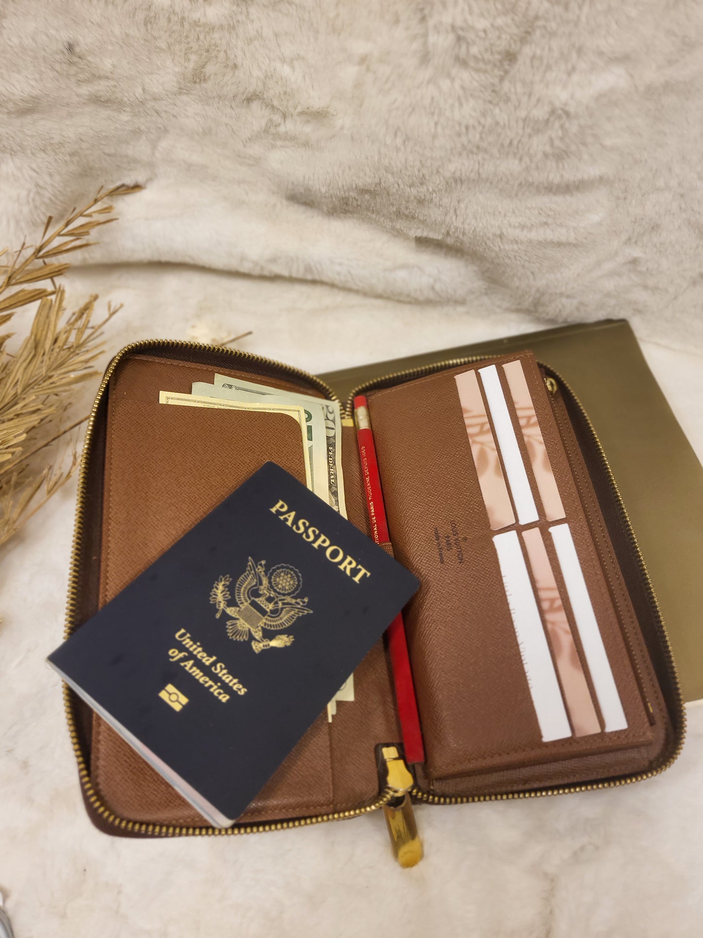 Authentic pre-owned Louis Vuitton zippy travel organizer