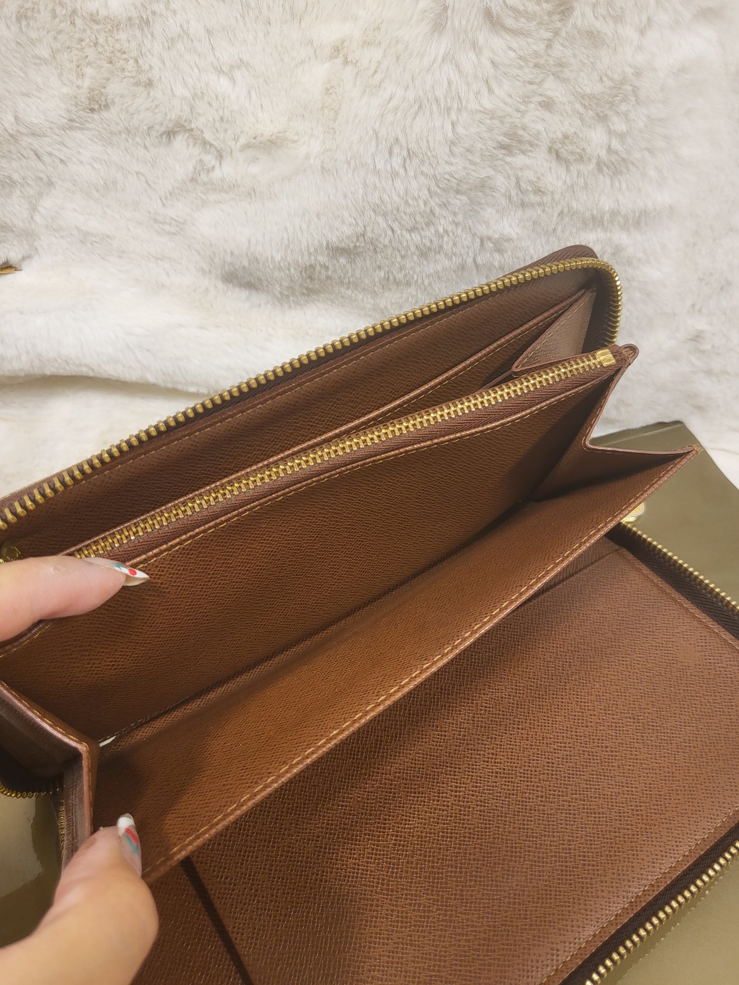 Authentic pre-owned Louis Vuitton zippy travel organizer