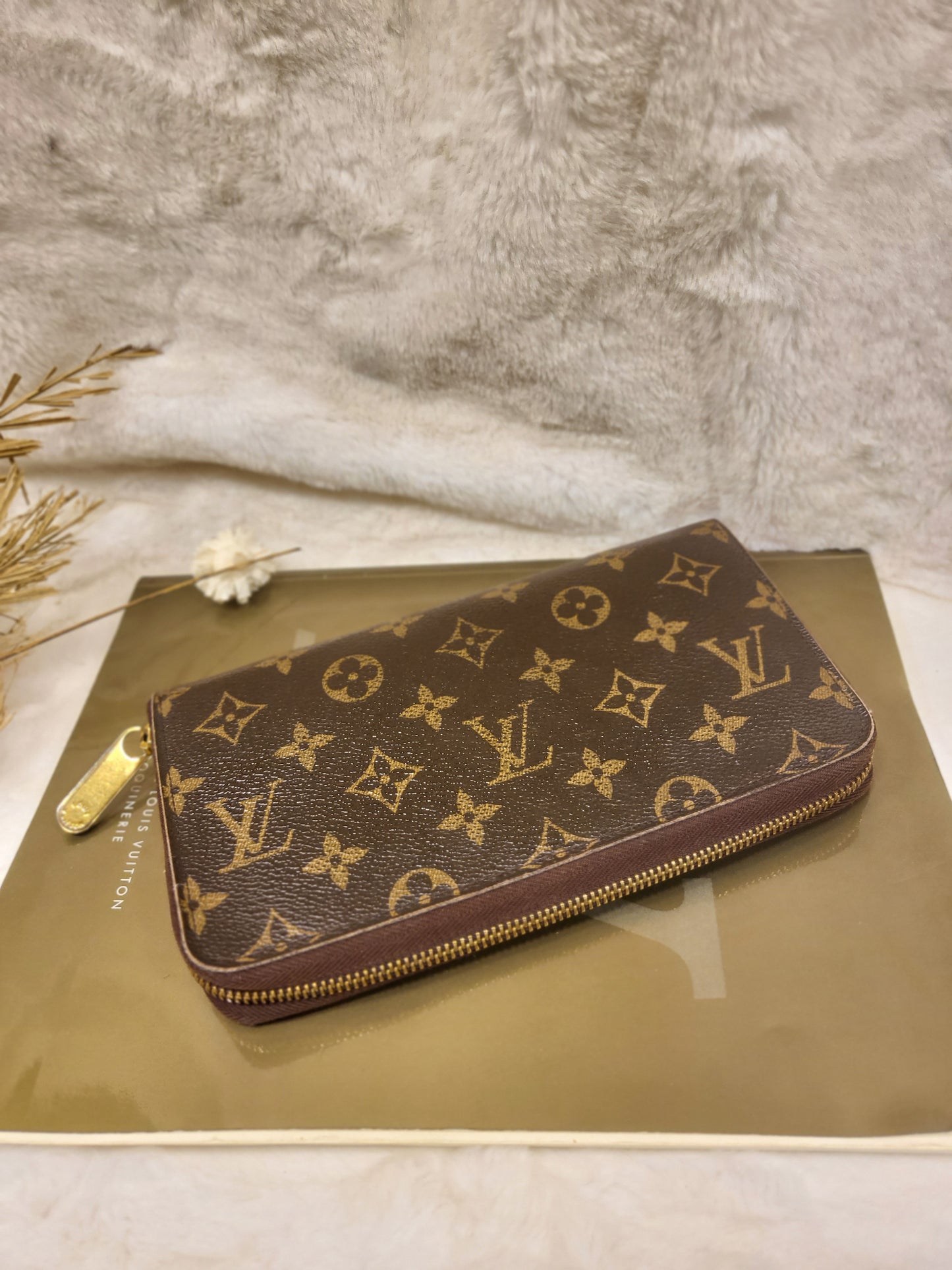 Authentic pre-owned Louis Vuitton zippy travel organizer
