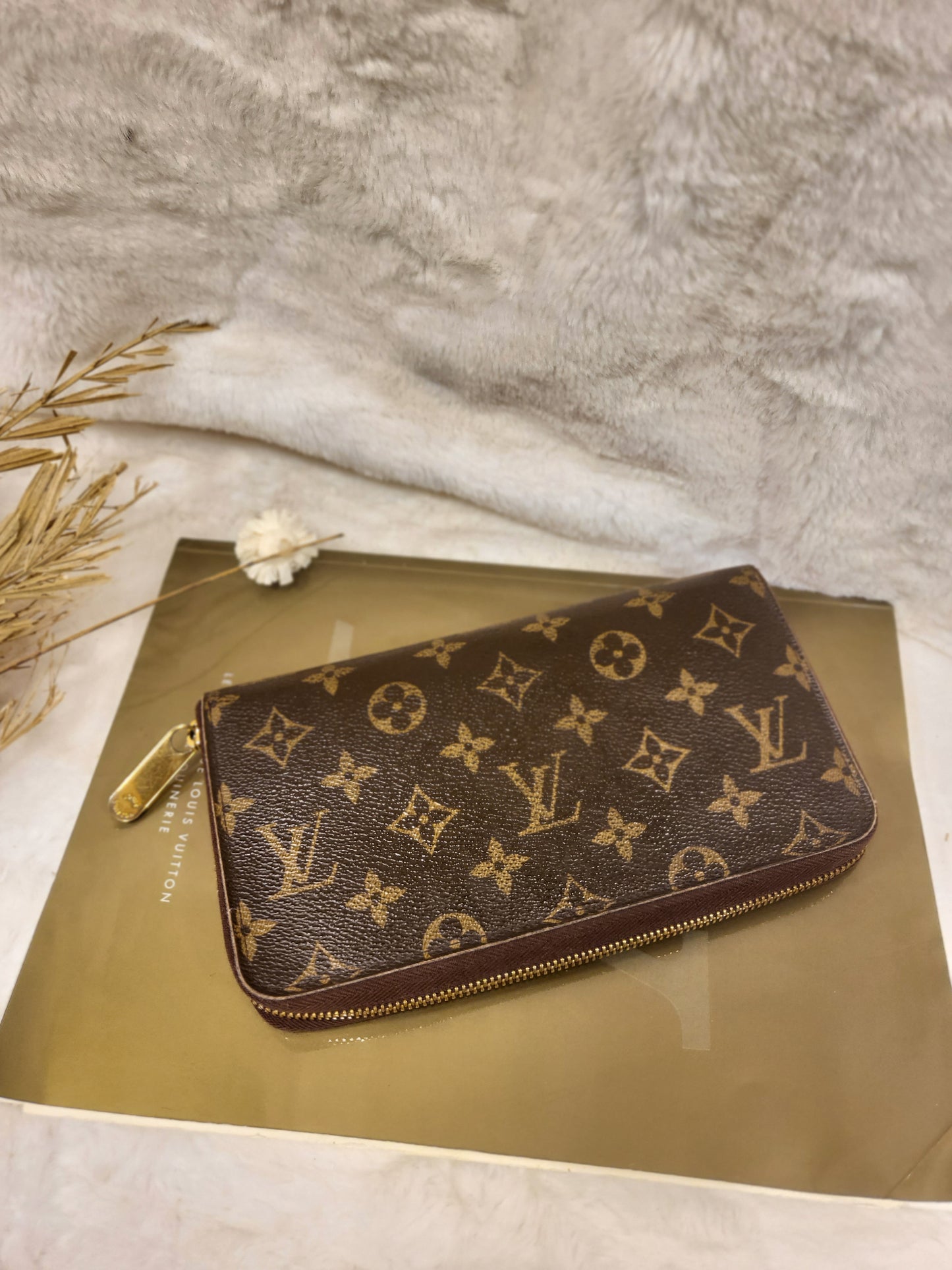 Authentic pre-owned Louis Vuitton zippy travel organizer