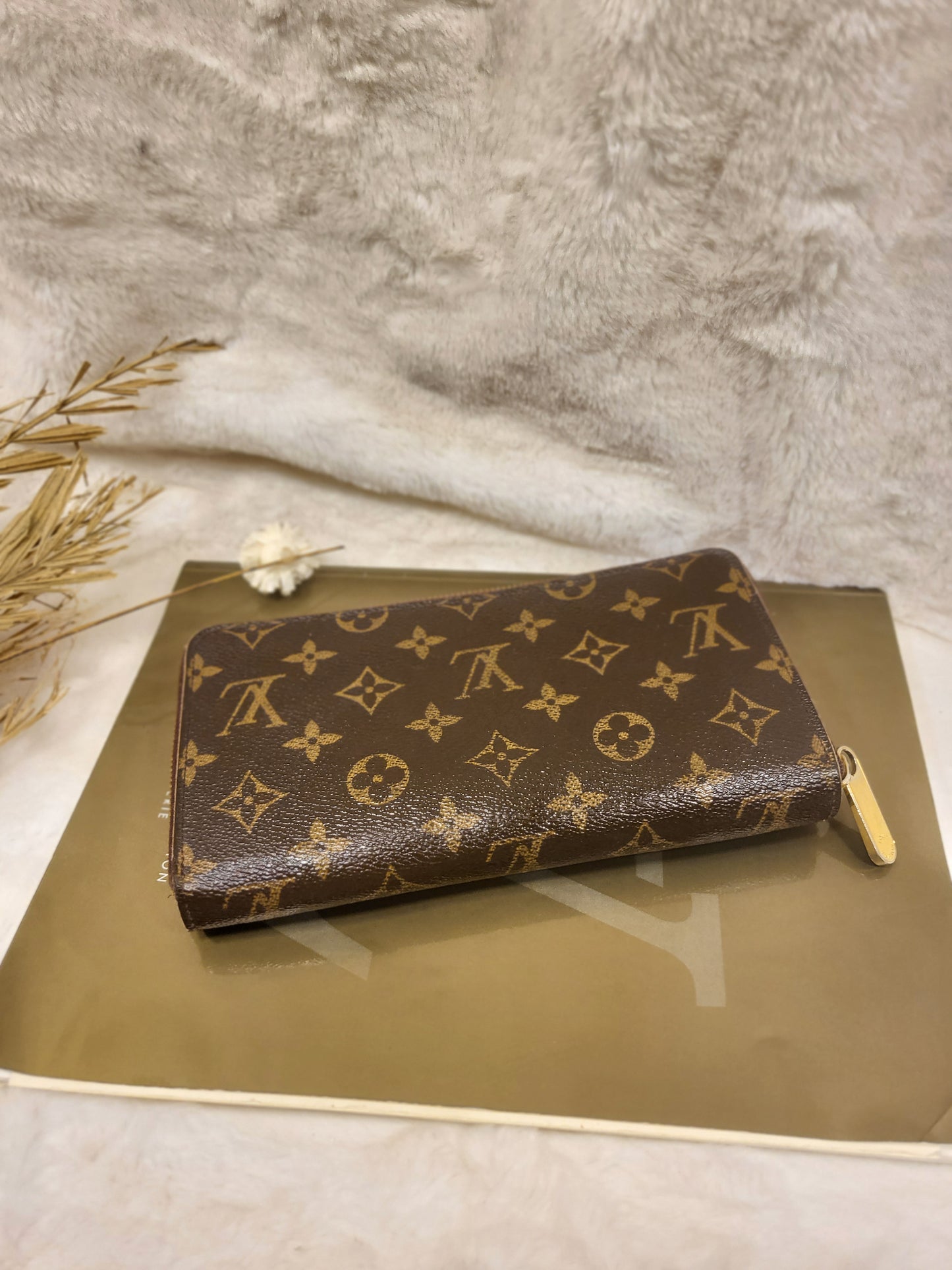 Authentic pre-owned Louis Vuitton zippy travel organizer