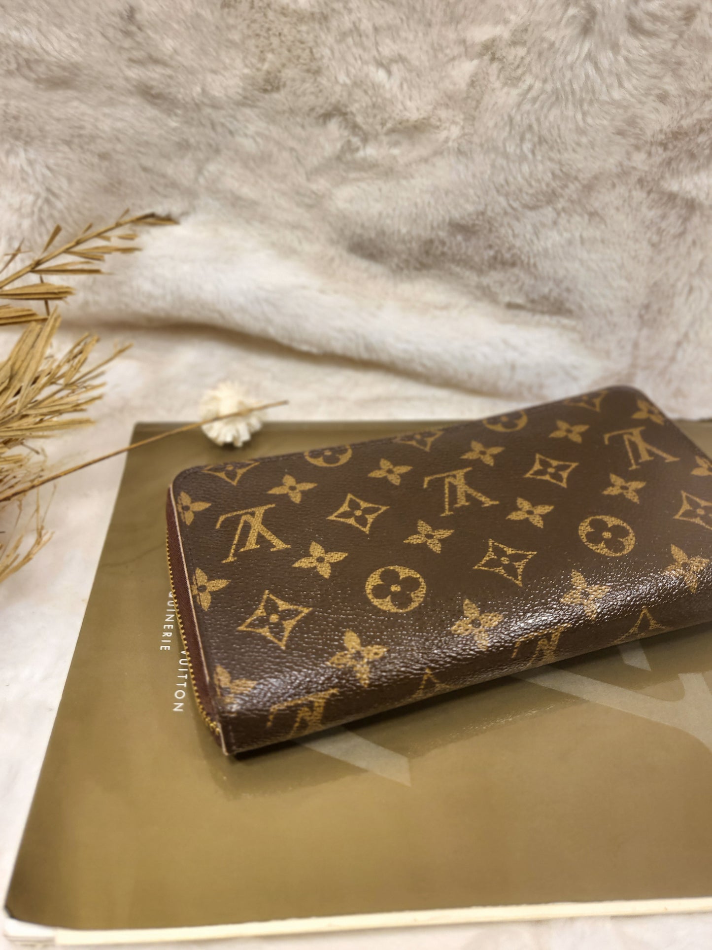 Authentic pre-owned Louis Vuitton zippy travel organizer