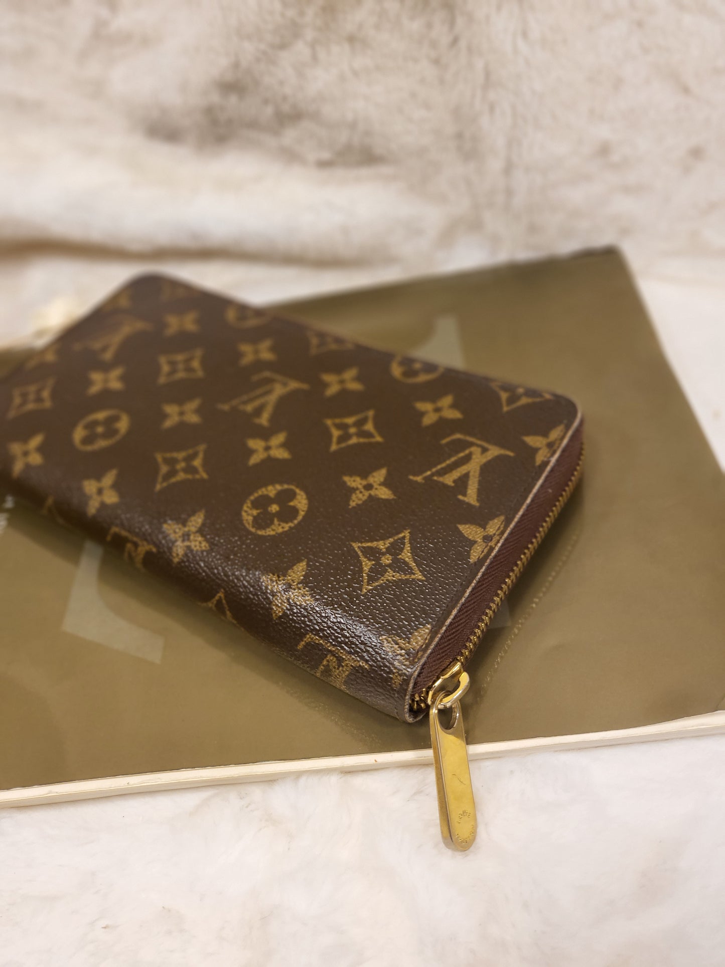 Authentic pre-owned Louis Vuitton zippy travel organizer