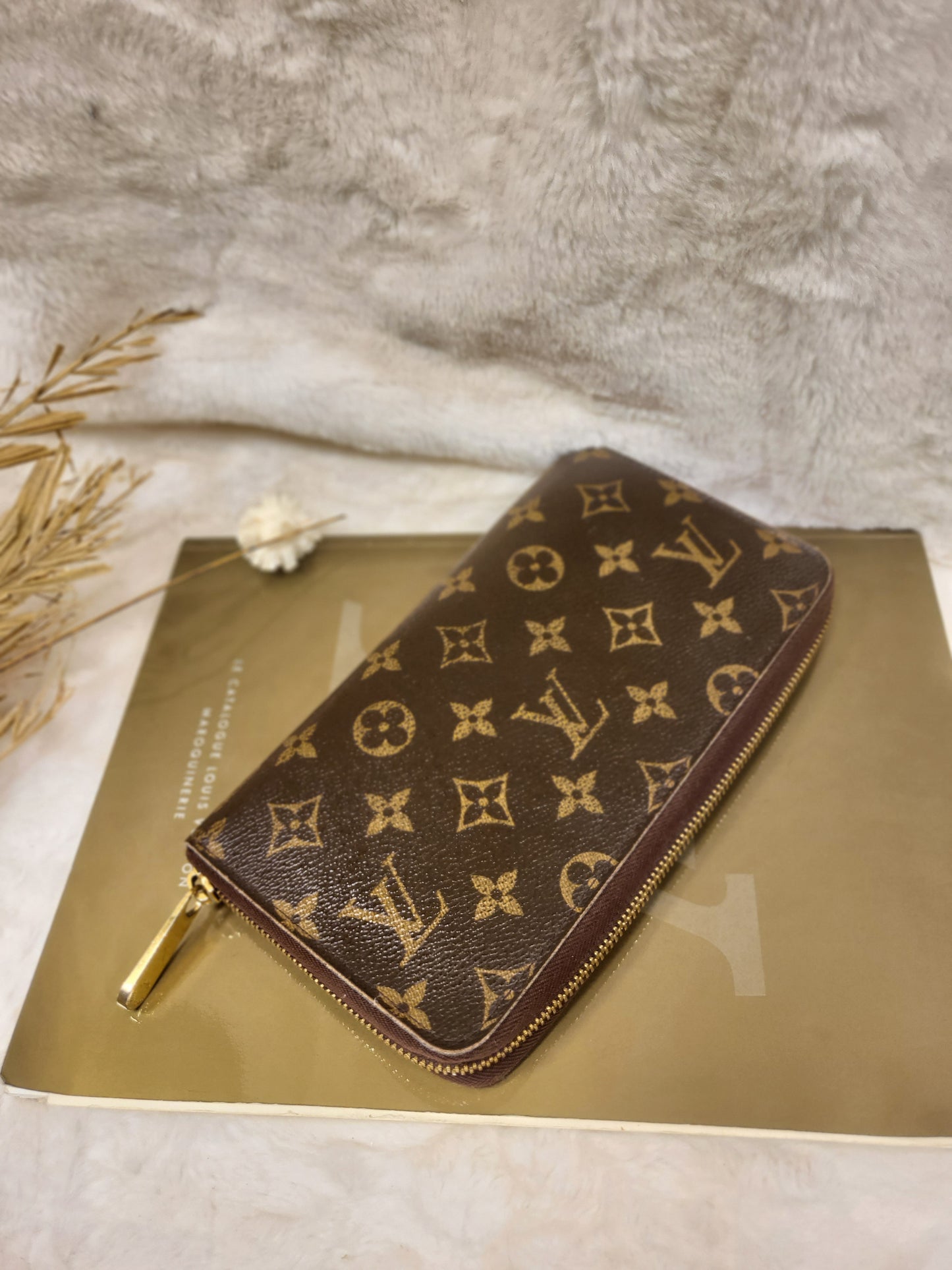 Authentic pre-owned Louis Vuitton zippy travel organizer