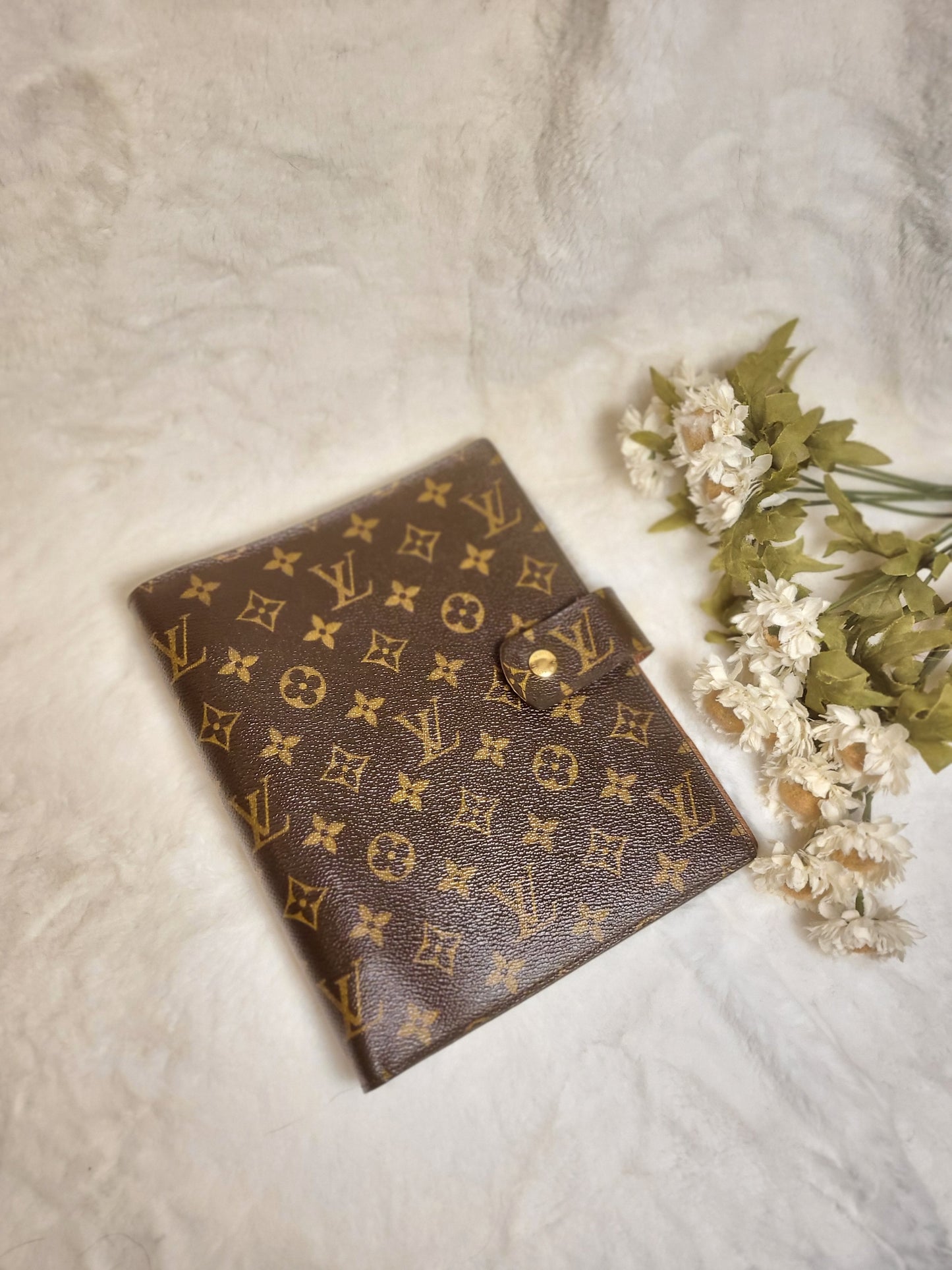 Authentic pre-owned Louis Vuitton agenda gm